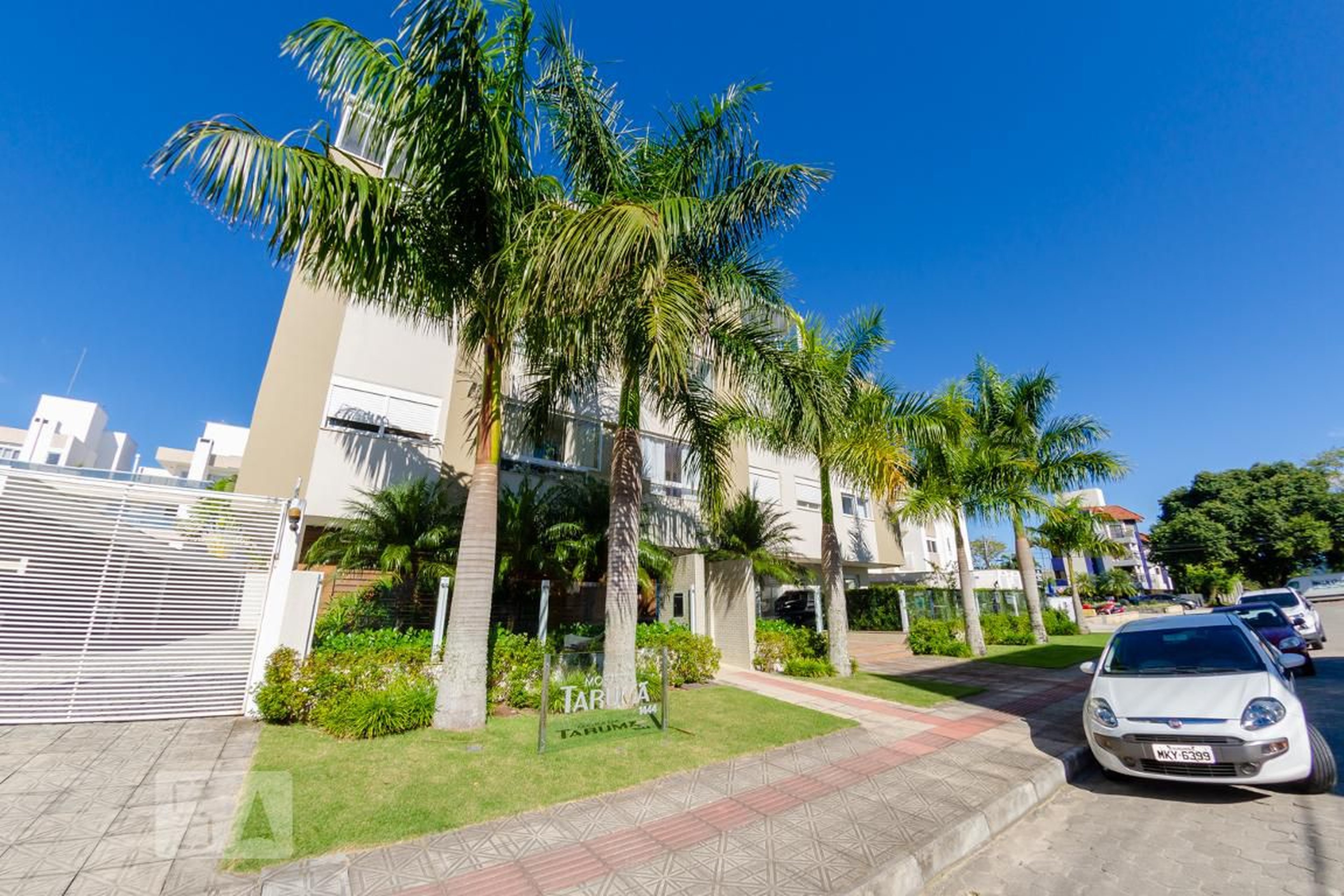 Fachada Condomínio em Rua das Piraúnas, 1444