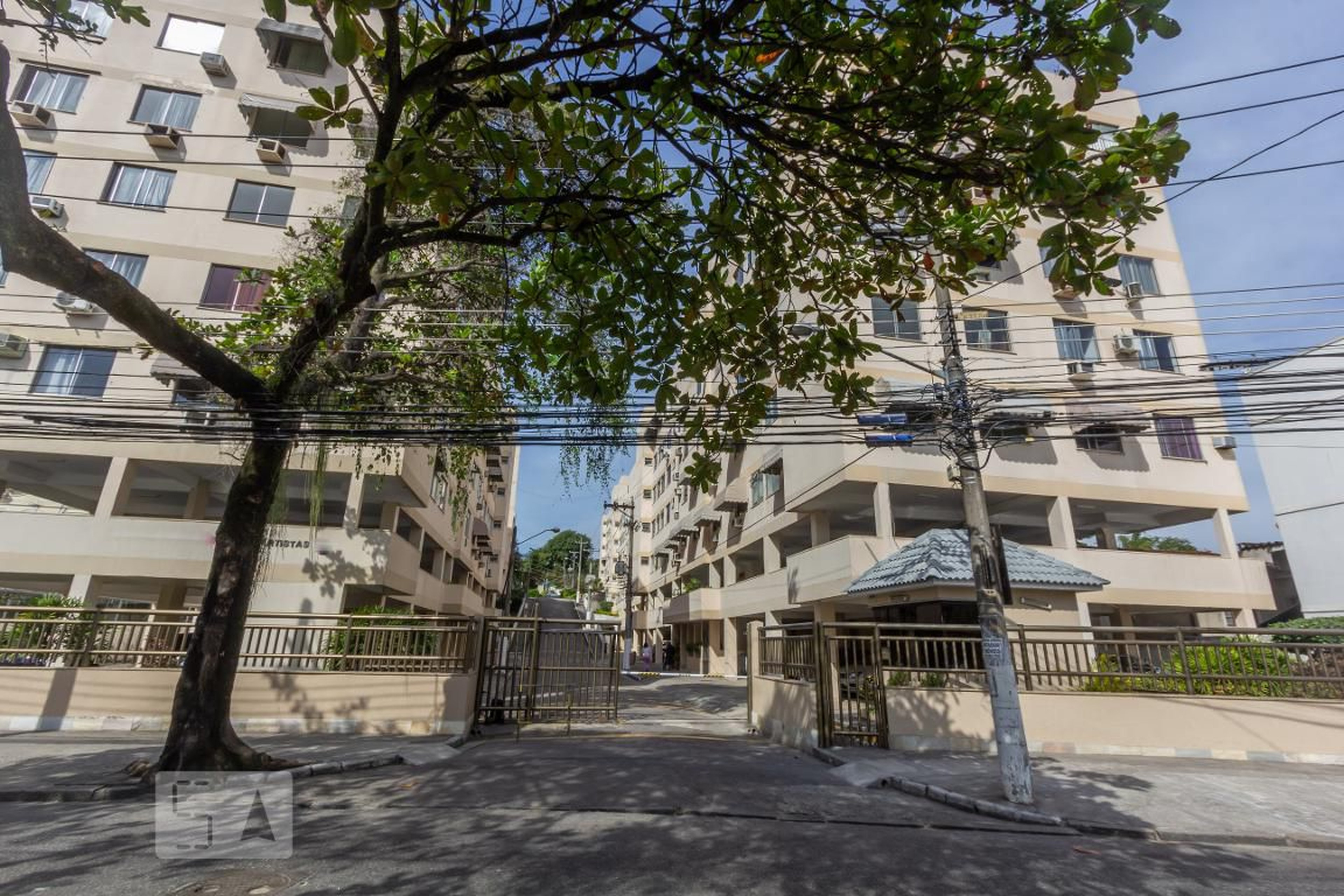 Fachada do Condomínio Residencial Retiro dos Artistas