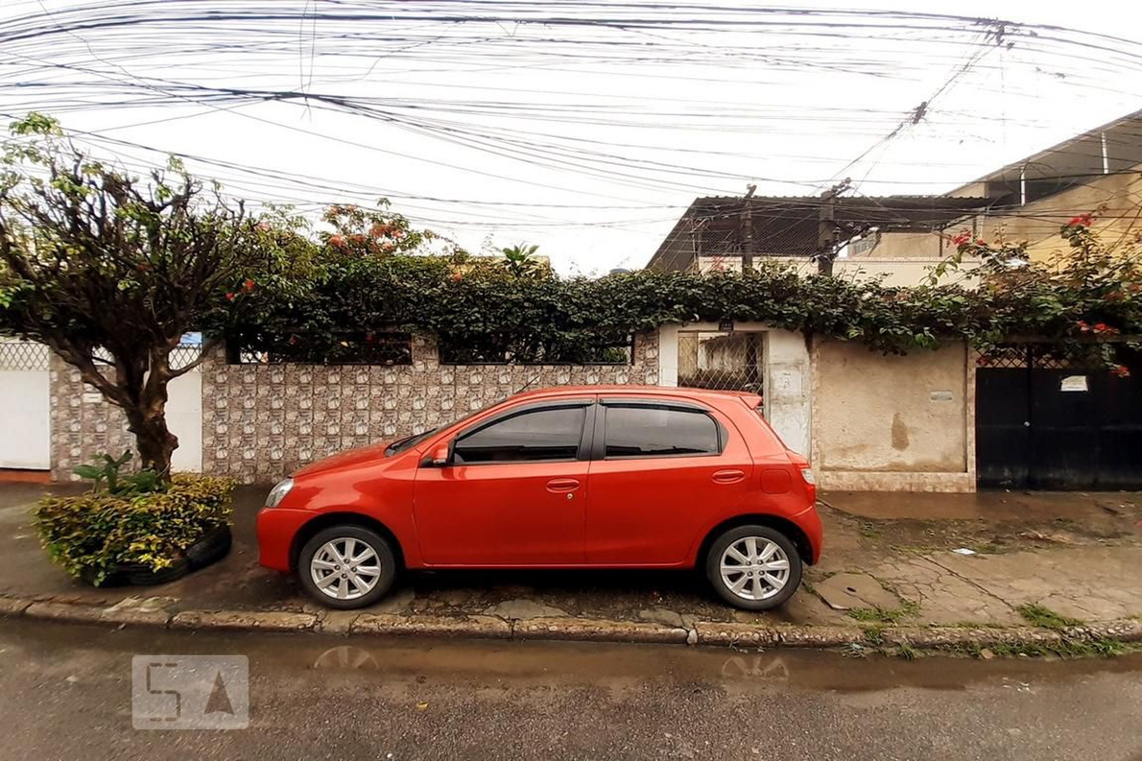 Fachada Condomínio em Rua Teixeira de Pinho, 150 FDS 