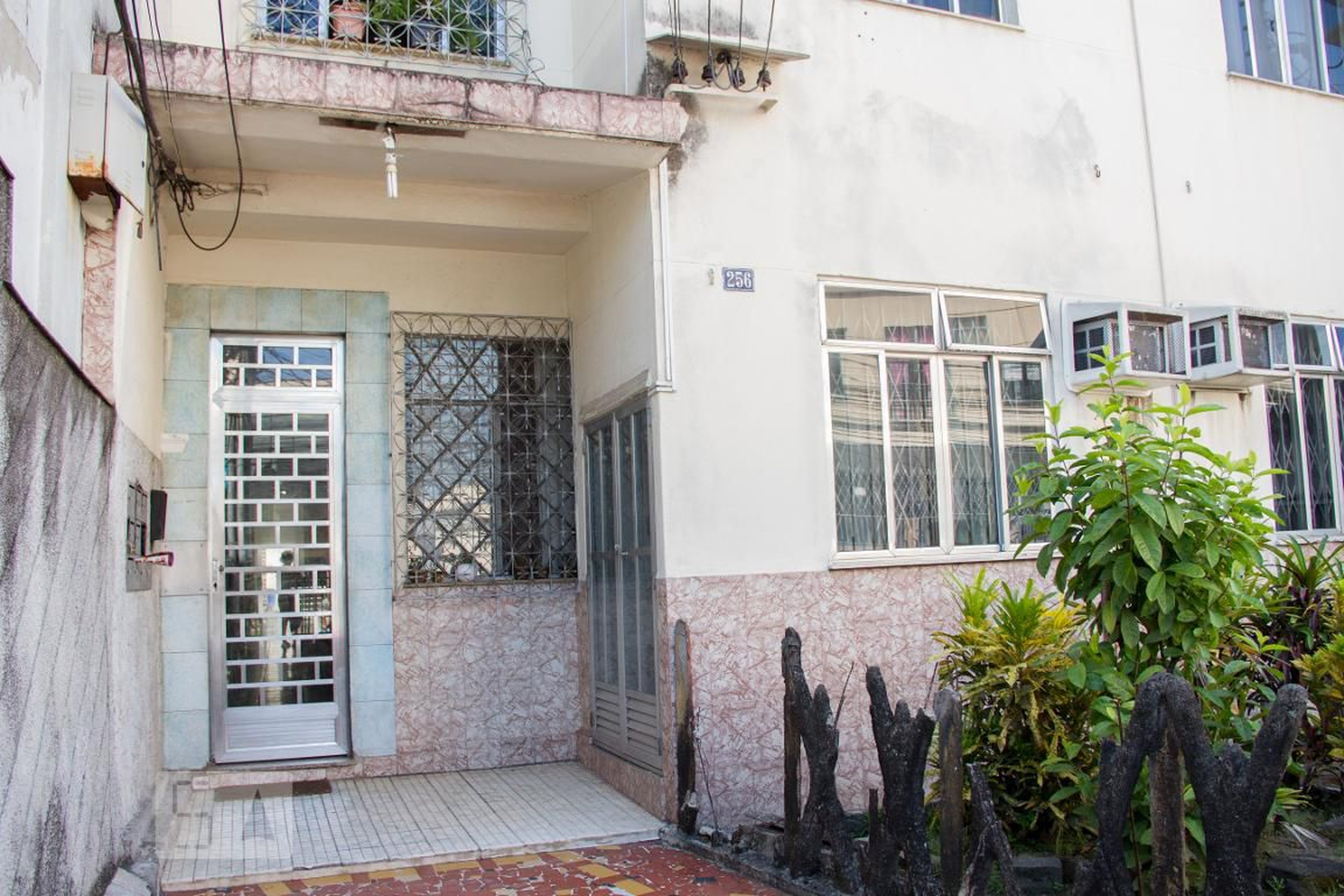 Fachada Condomínio em Rua Américo Brasiliense, 256