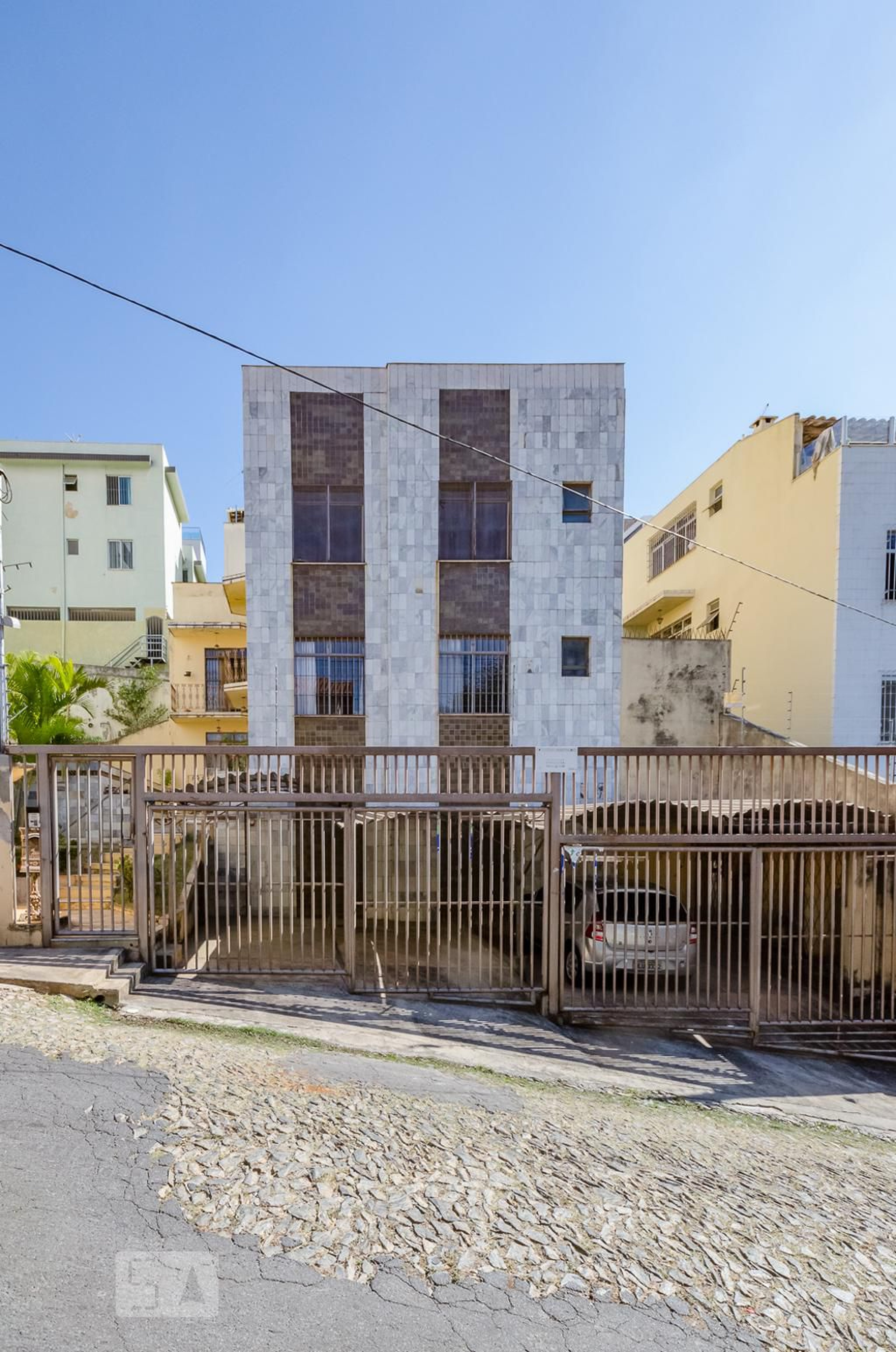 Fachada Condomínio em Rua Belfort Roxo, 64
