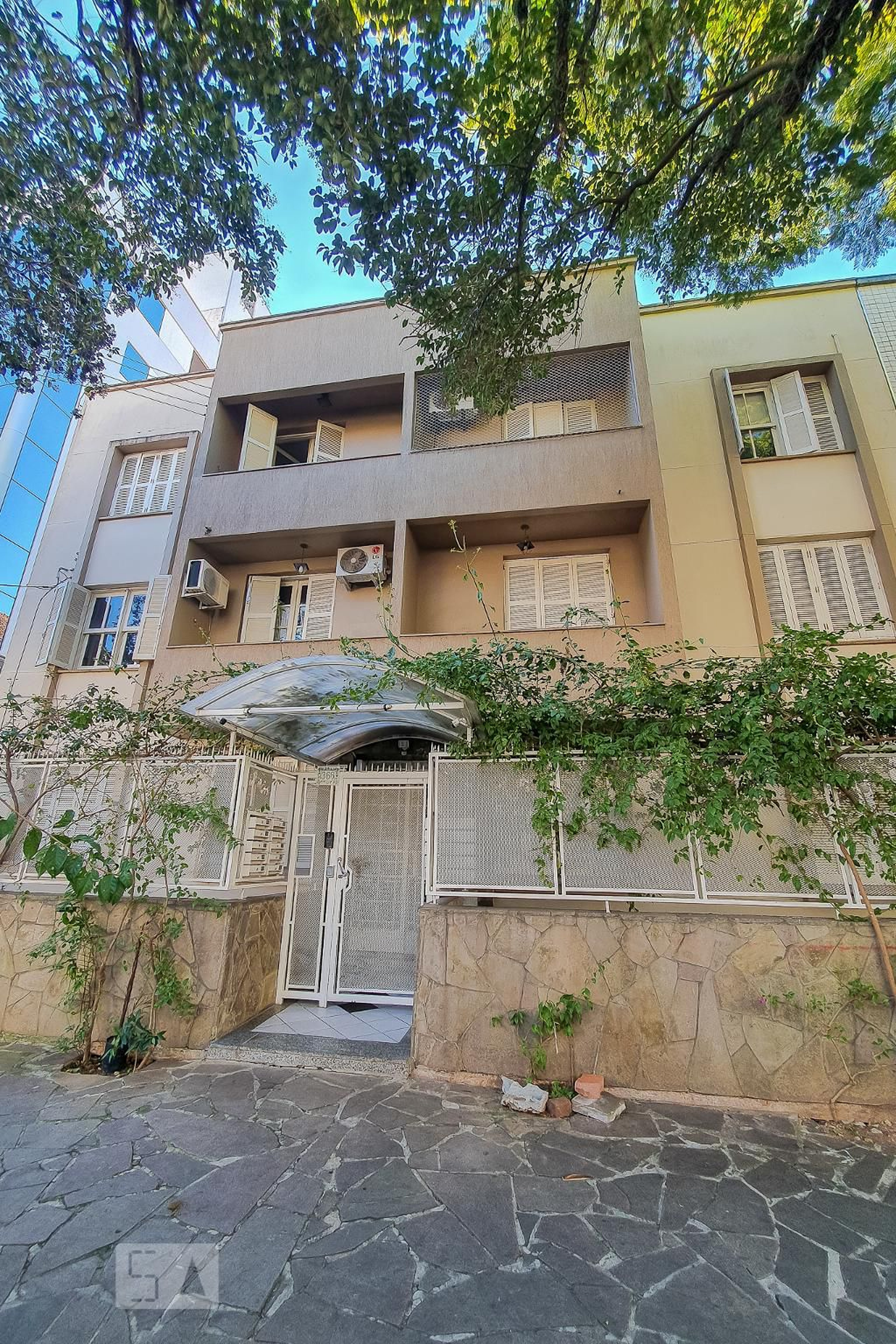 Fachada do Prédio Condomínio em Rua Eudoro Berlink, 366