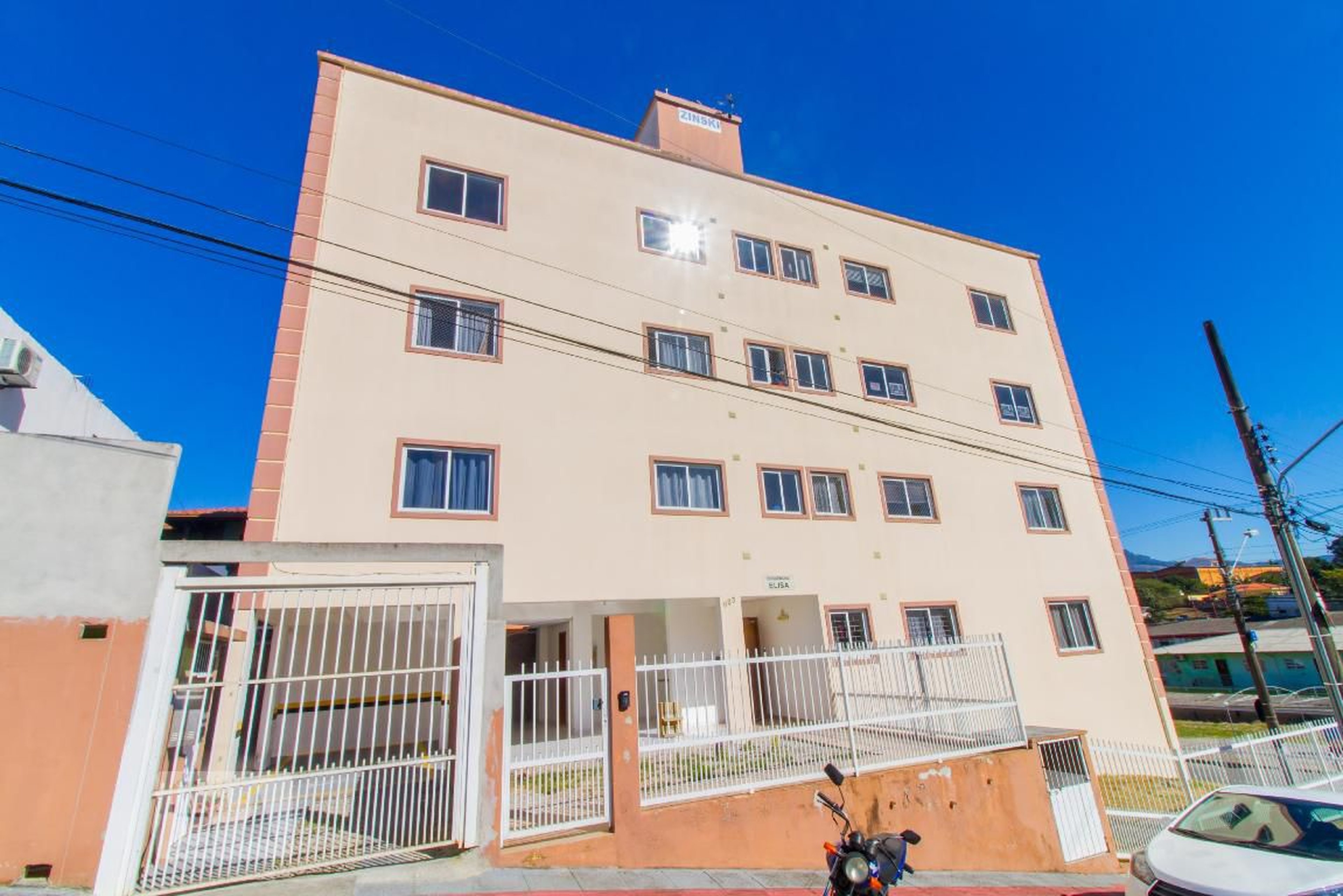 Fachada Condomínio em Rua Manoel Marques Júnior, 623