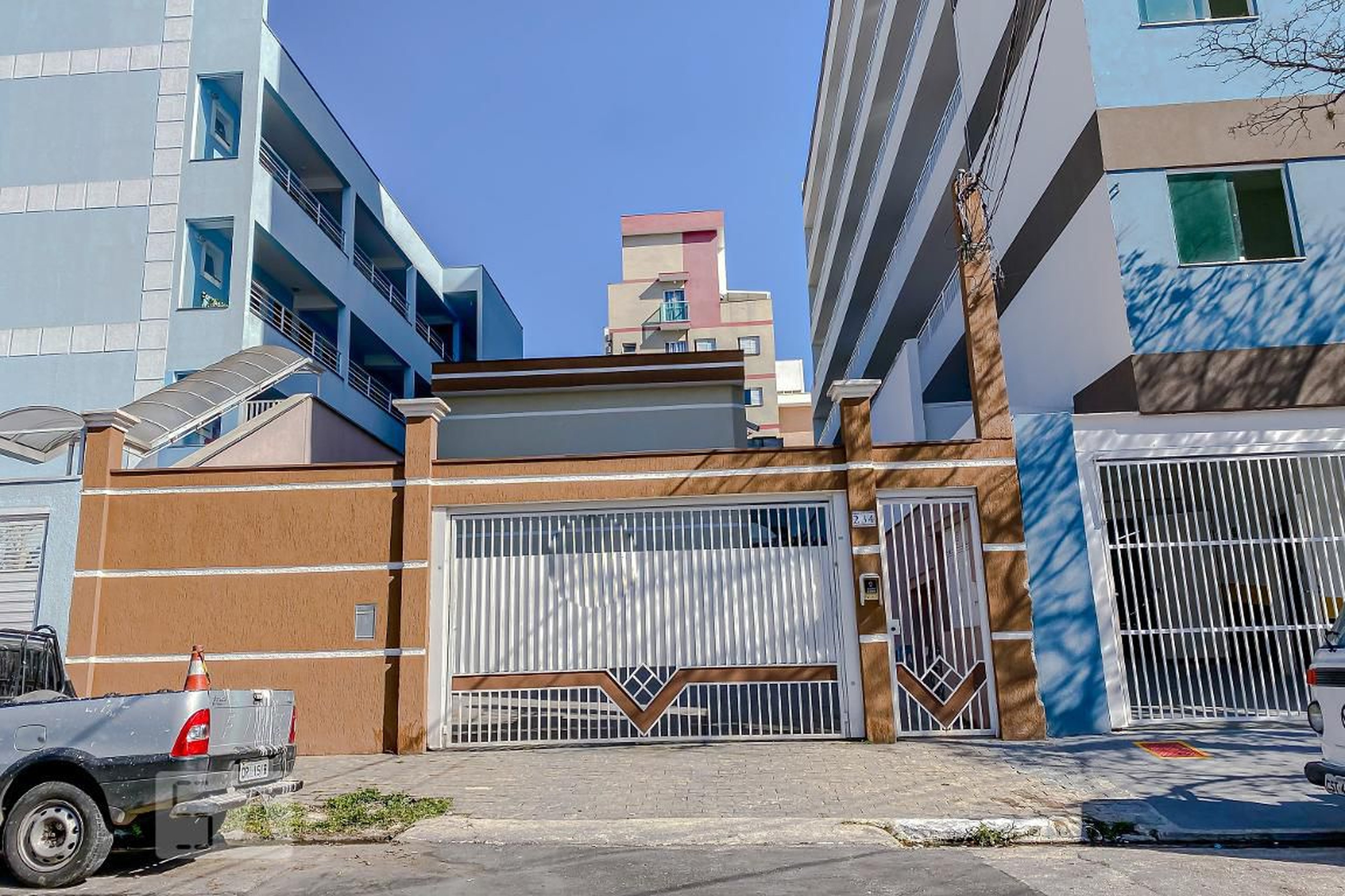 Fachada Condomínio em Rua Dona Escolástica Melchert da Fonseca, 234