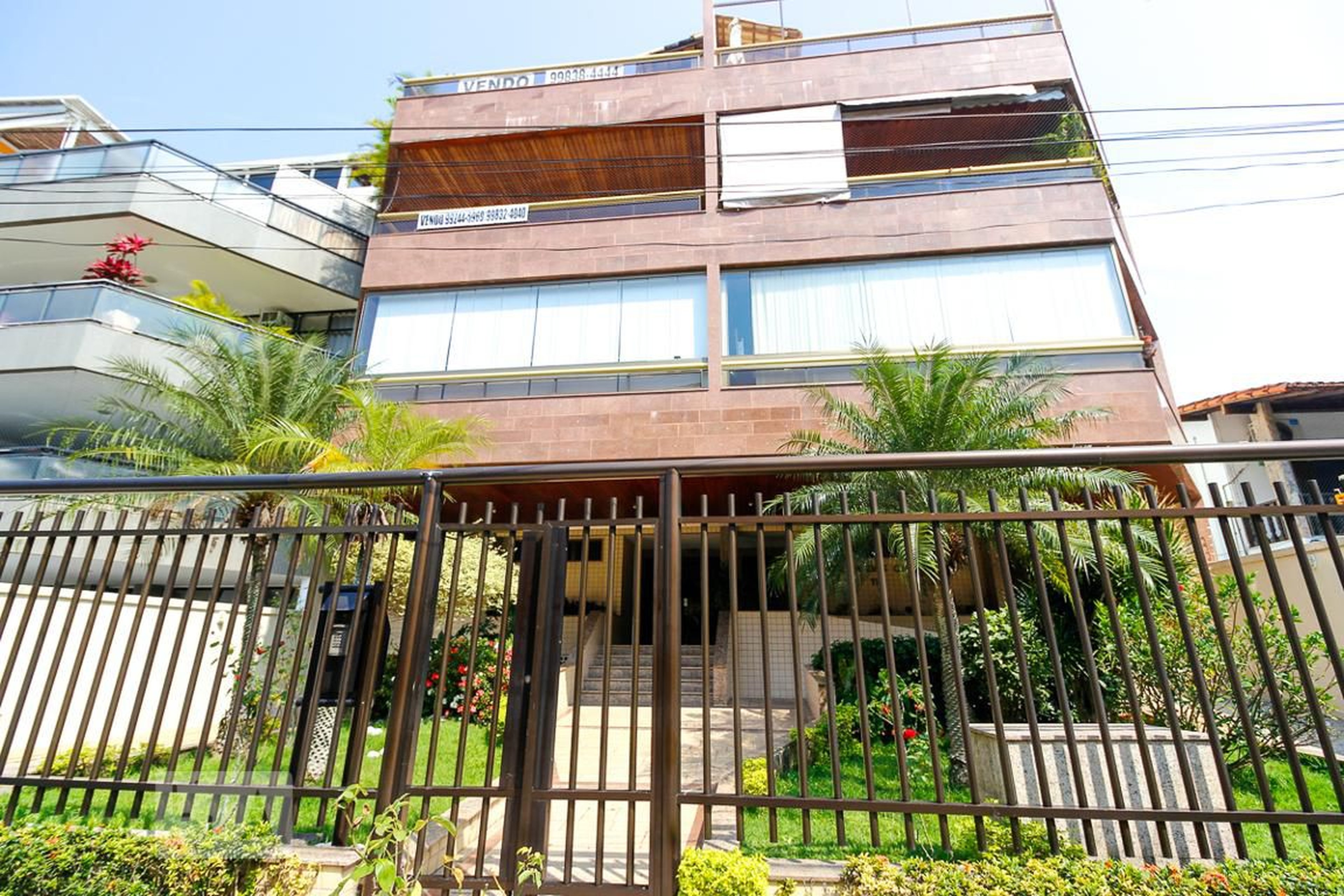 Fachada Condomínio em Rua Professor Nehemias Gueiros, 110