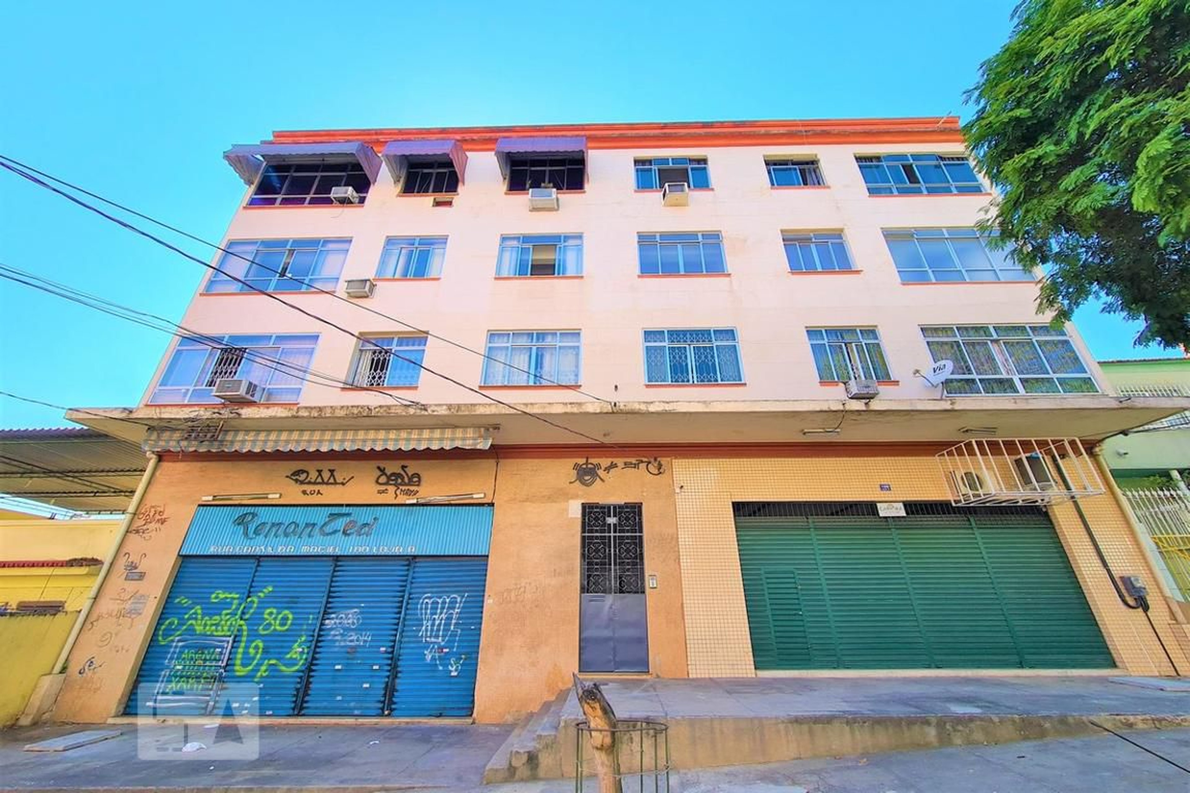 Fachada Condomínio em Rua Cantilda Maciel, 100