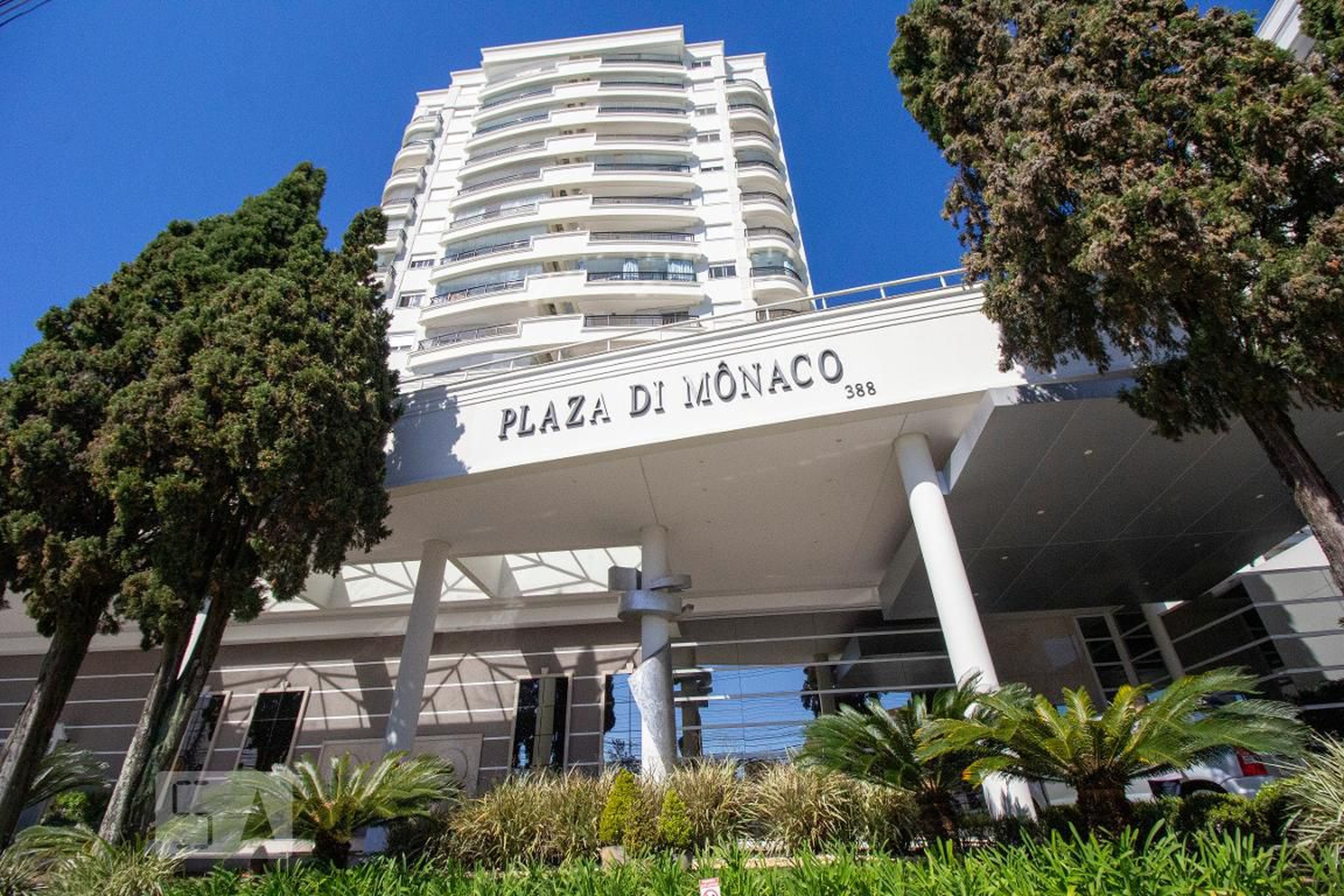 Fachada do condomínio Condomínio Plaza di Mônaco