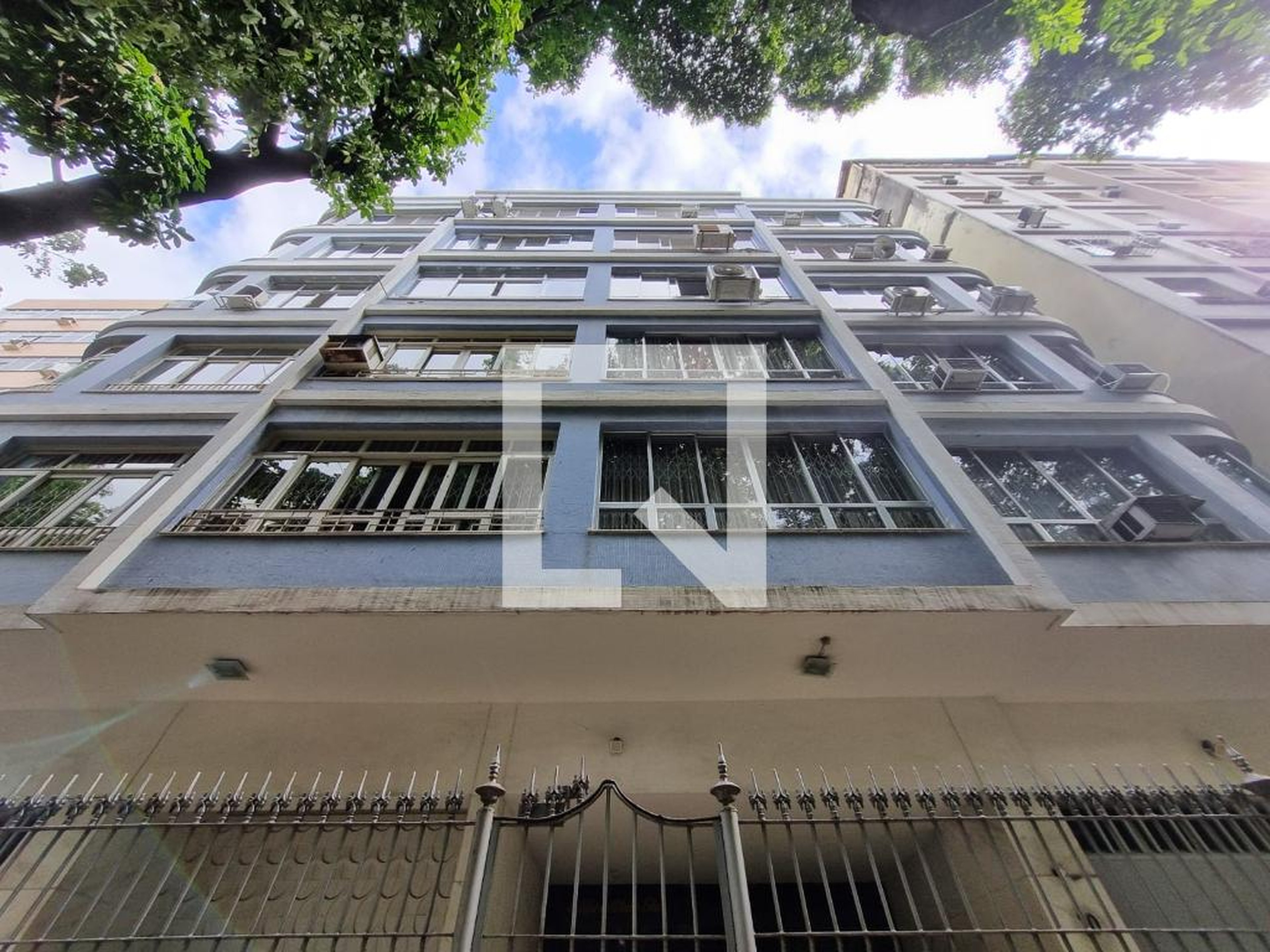 Fachada Condomínio em Rua Félix da Cunha, 10