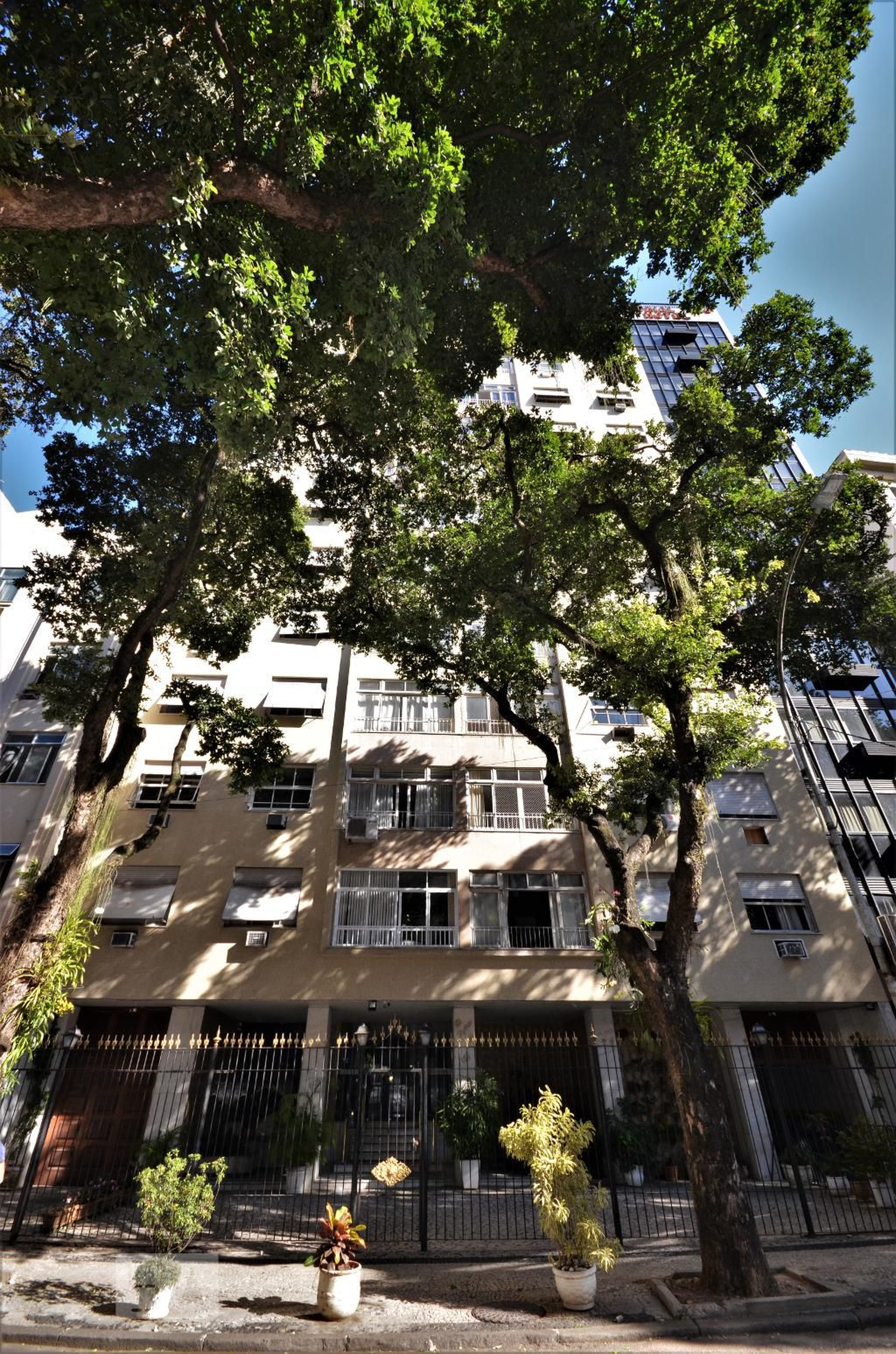 Fachada Condomínio em Rua Dois de Dezembro, 131