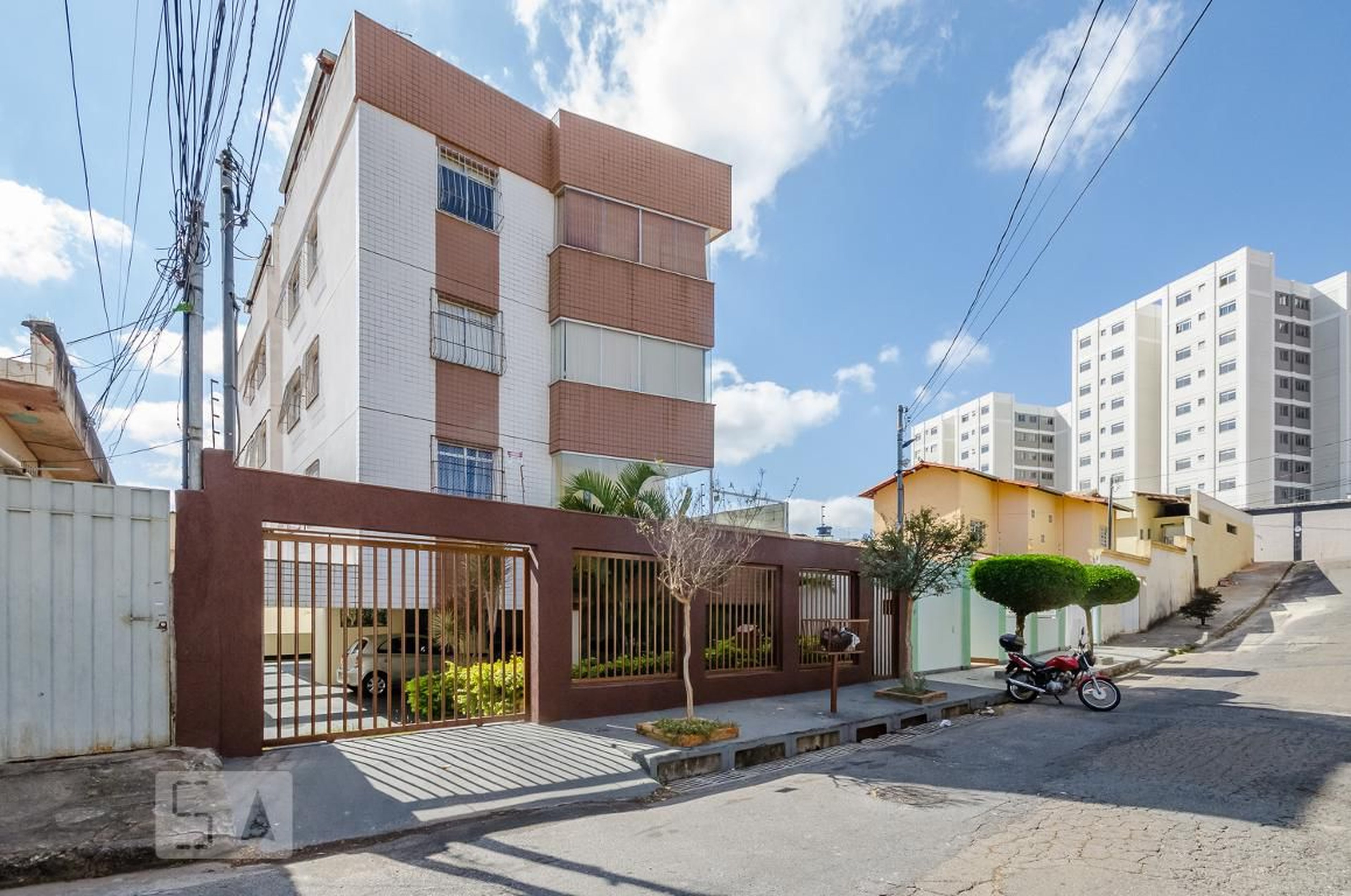 Fachada Condomínio em Rua Patos de Minas, 193