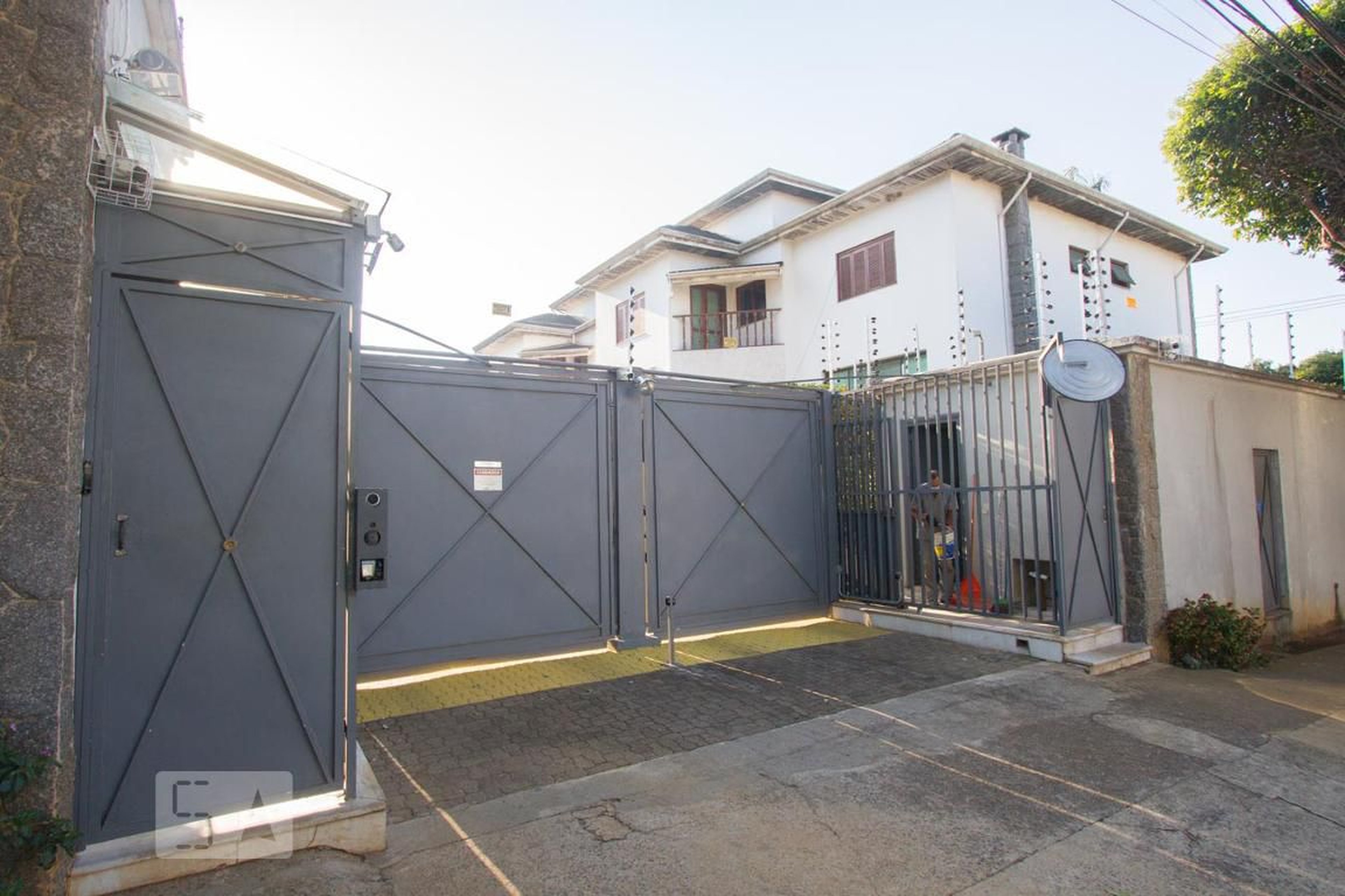 Fachada do Condomínio Condomínio Vila das Emboabas