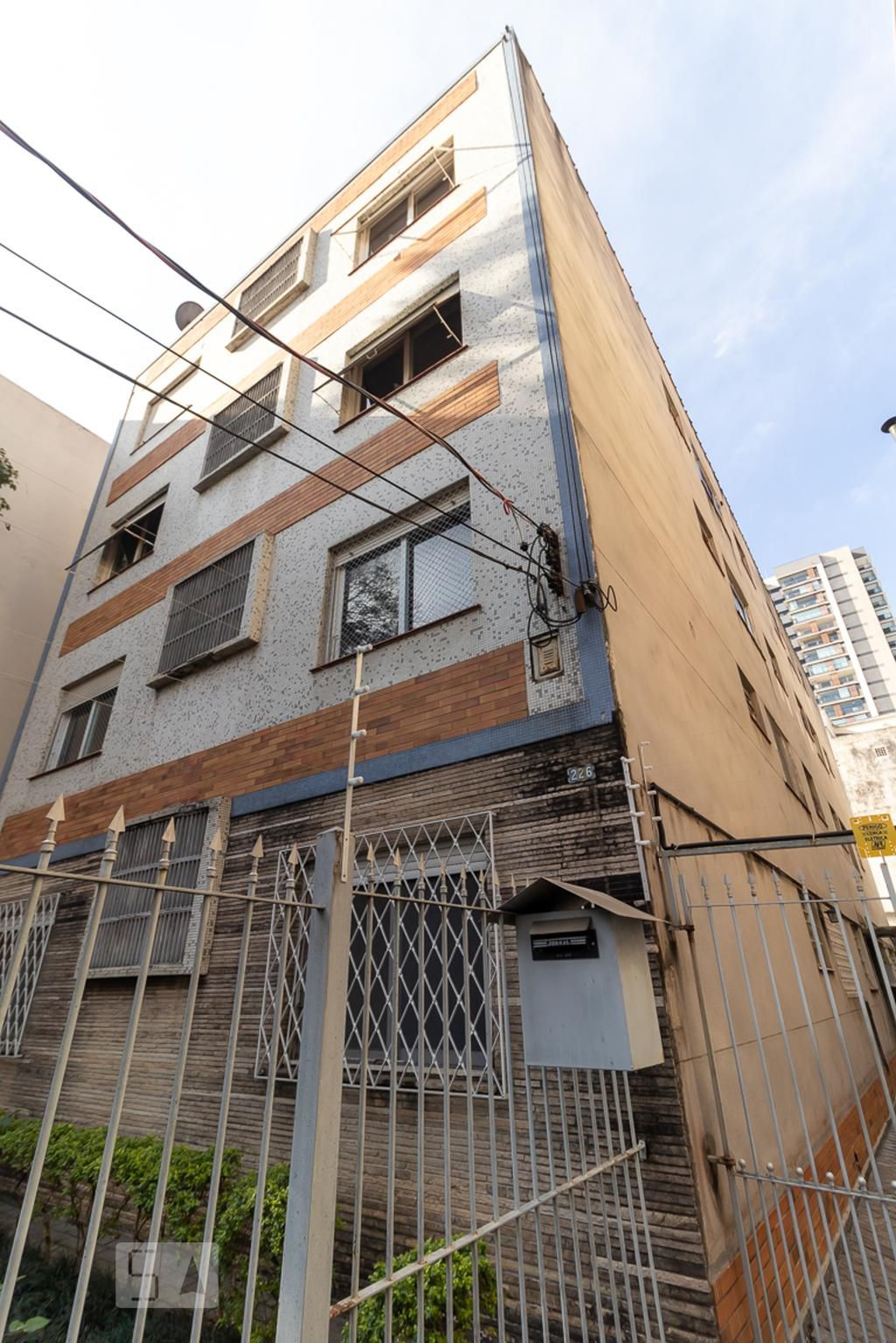 Fachada Condomínio em Rua Capitão Prudente, 136