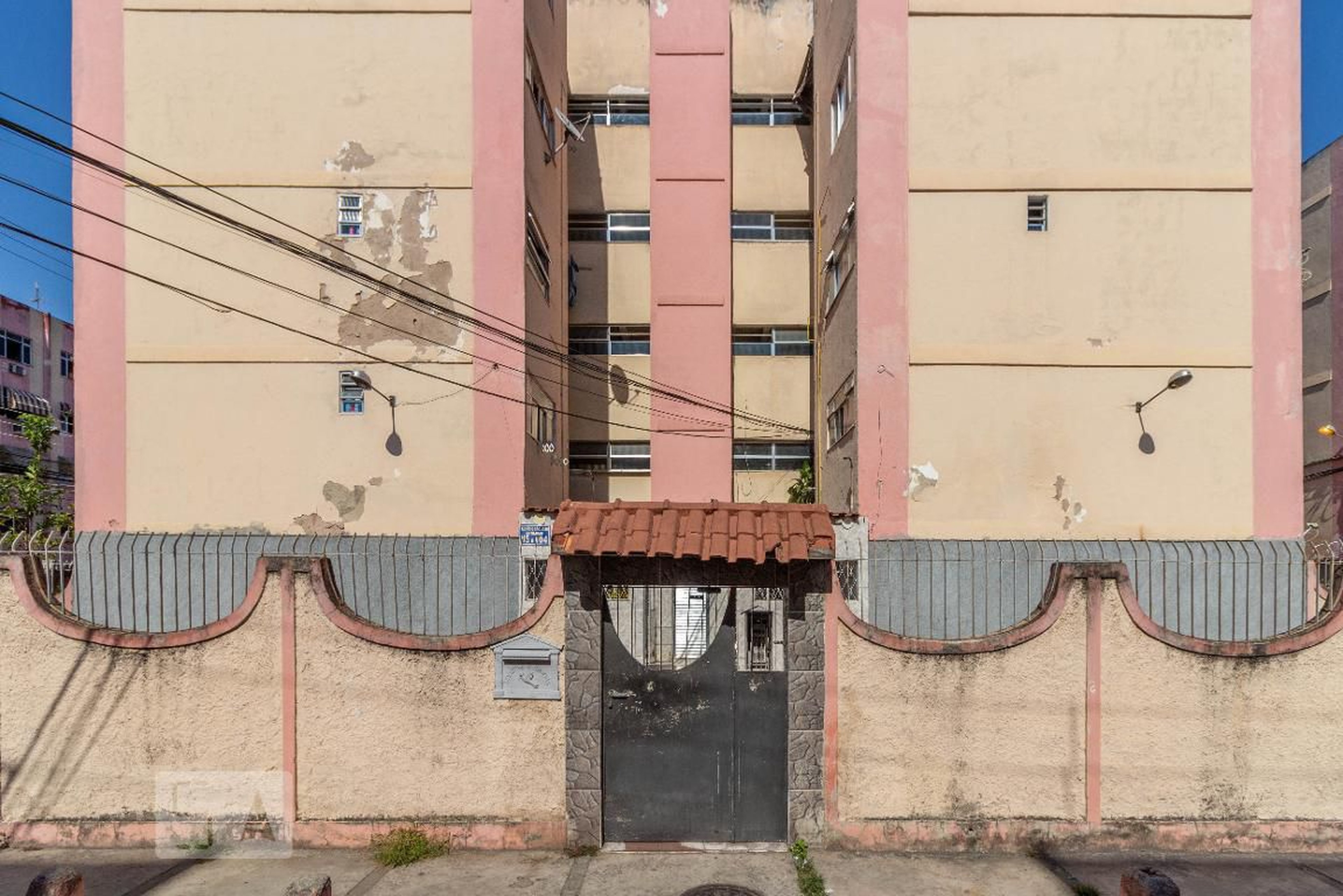 Fachada Condomínio em Rua Omar José Monteiro, 104
