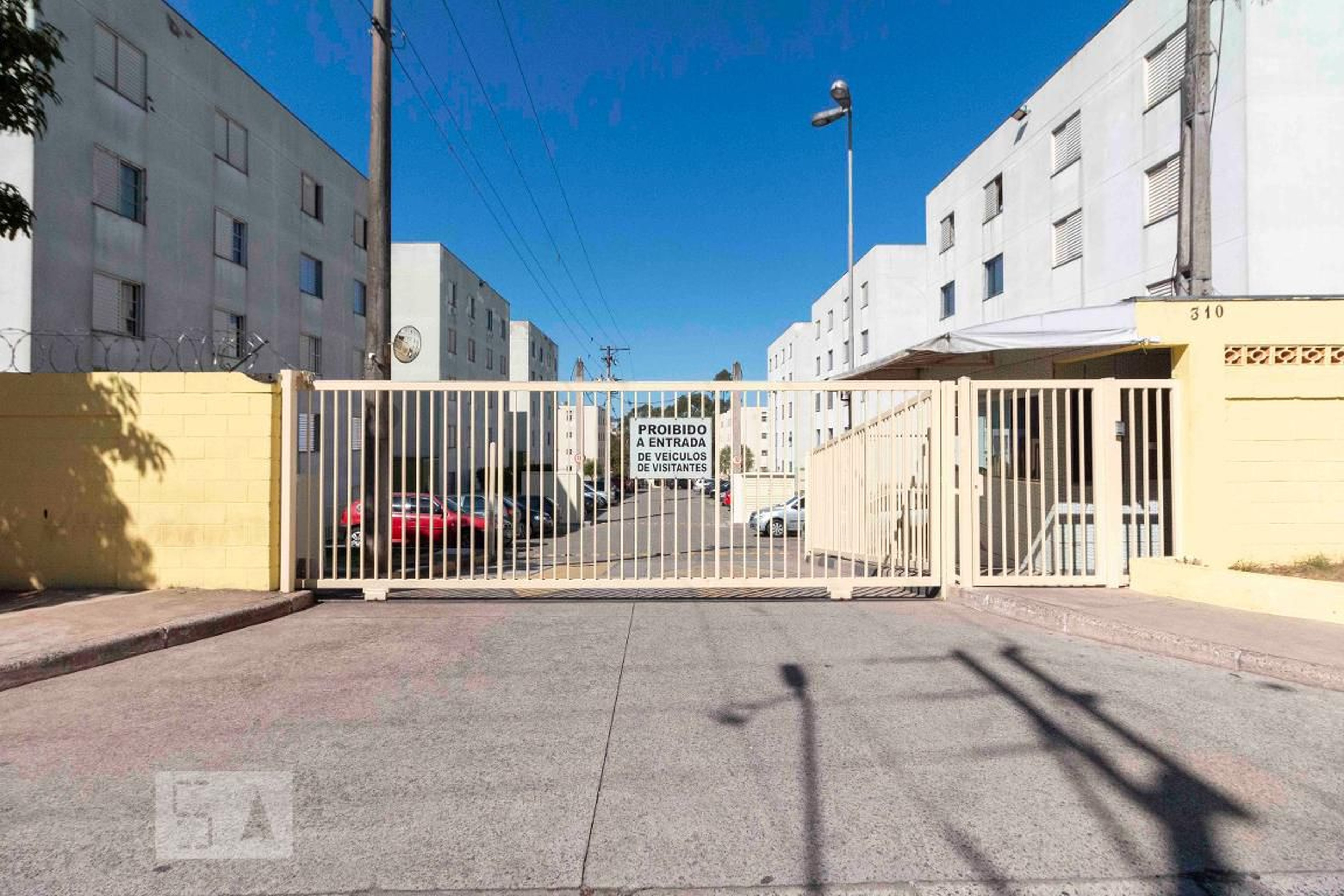 Fachada Condomínio em Rua Fascinação, 310