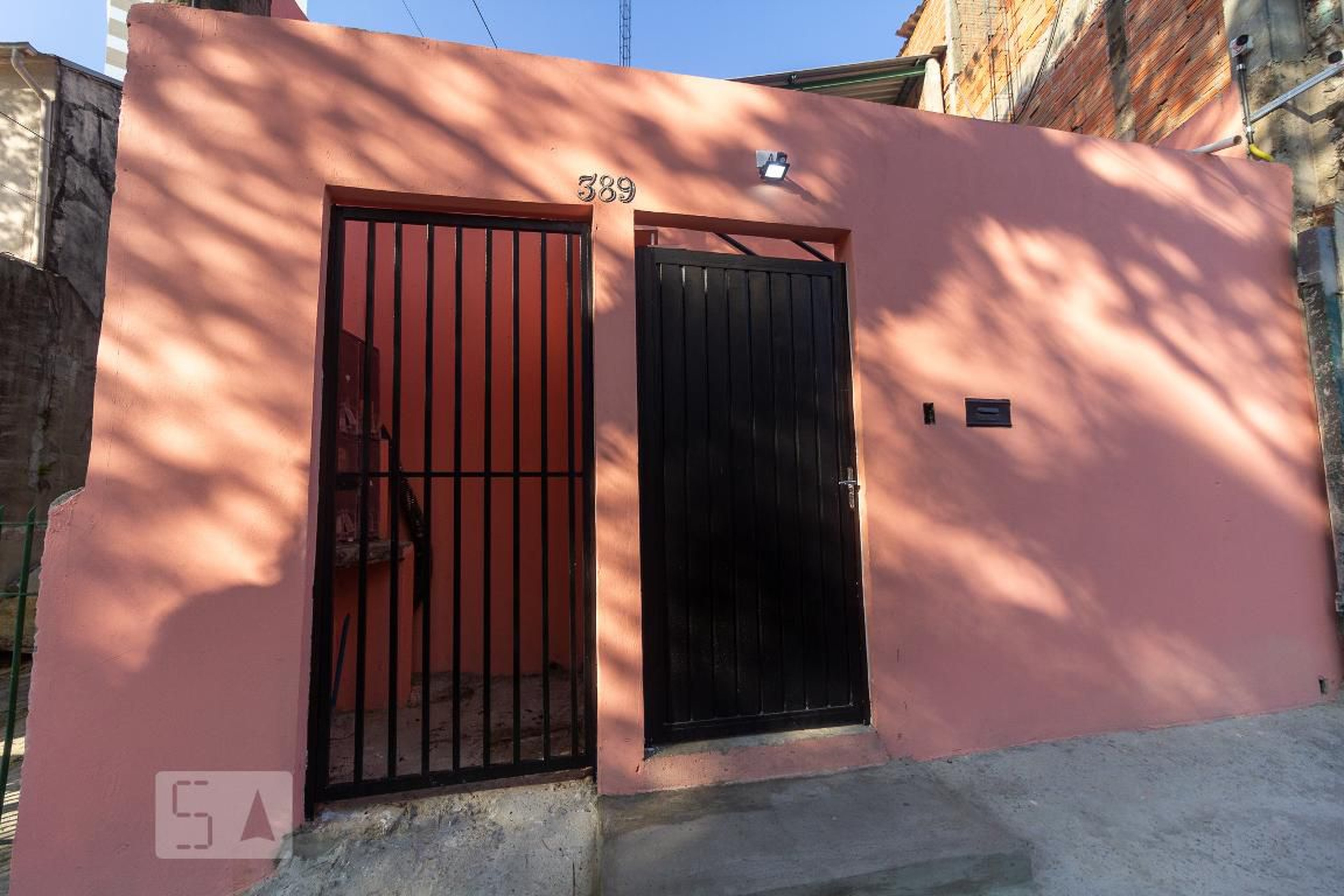 Fachada Condomínio em Rua Pereira do Lago, 389