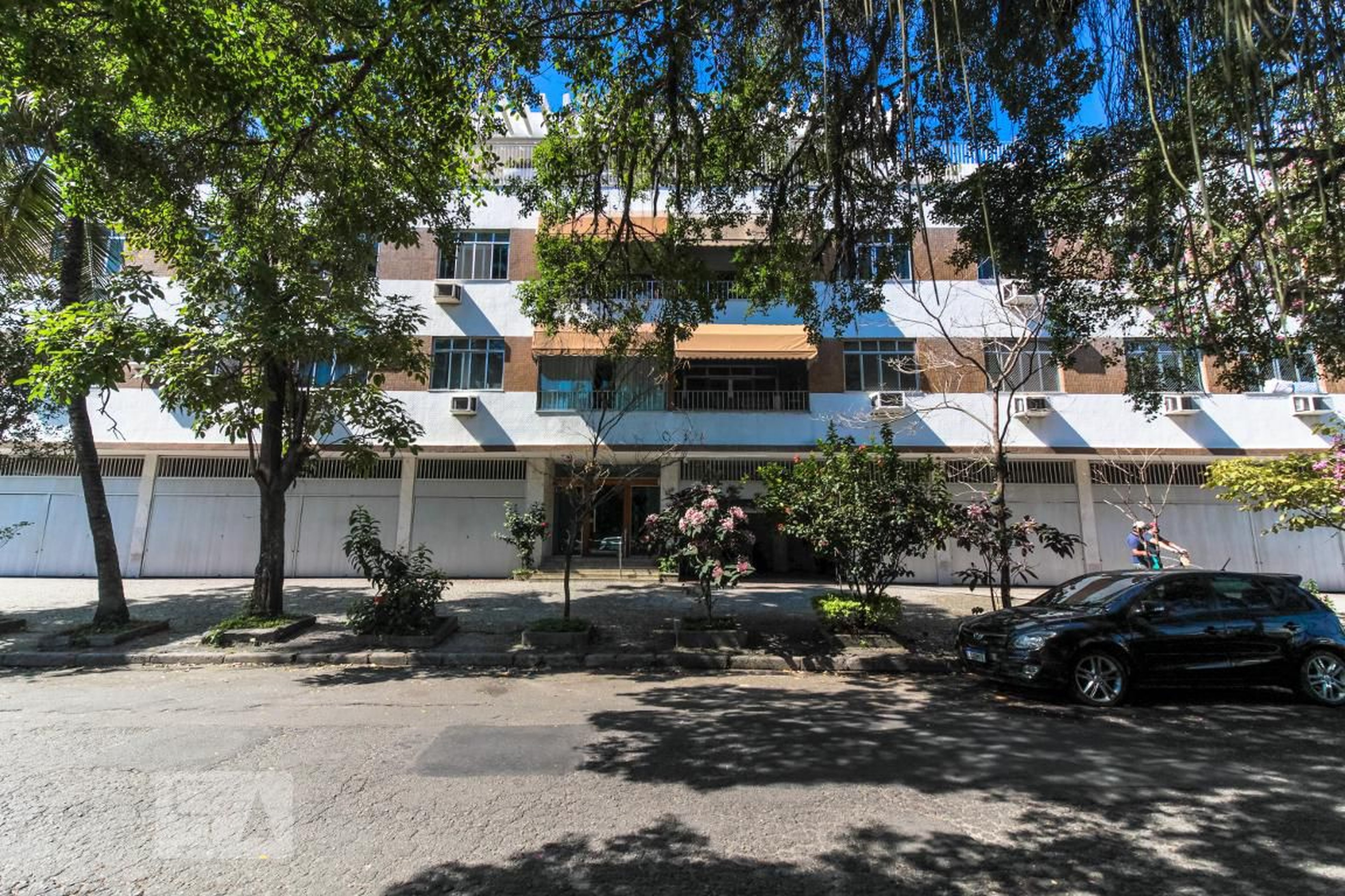 Fachada Condomínio em Avenida Rodolfo Amoedo, 500