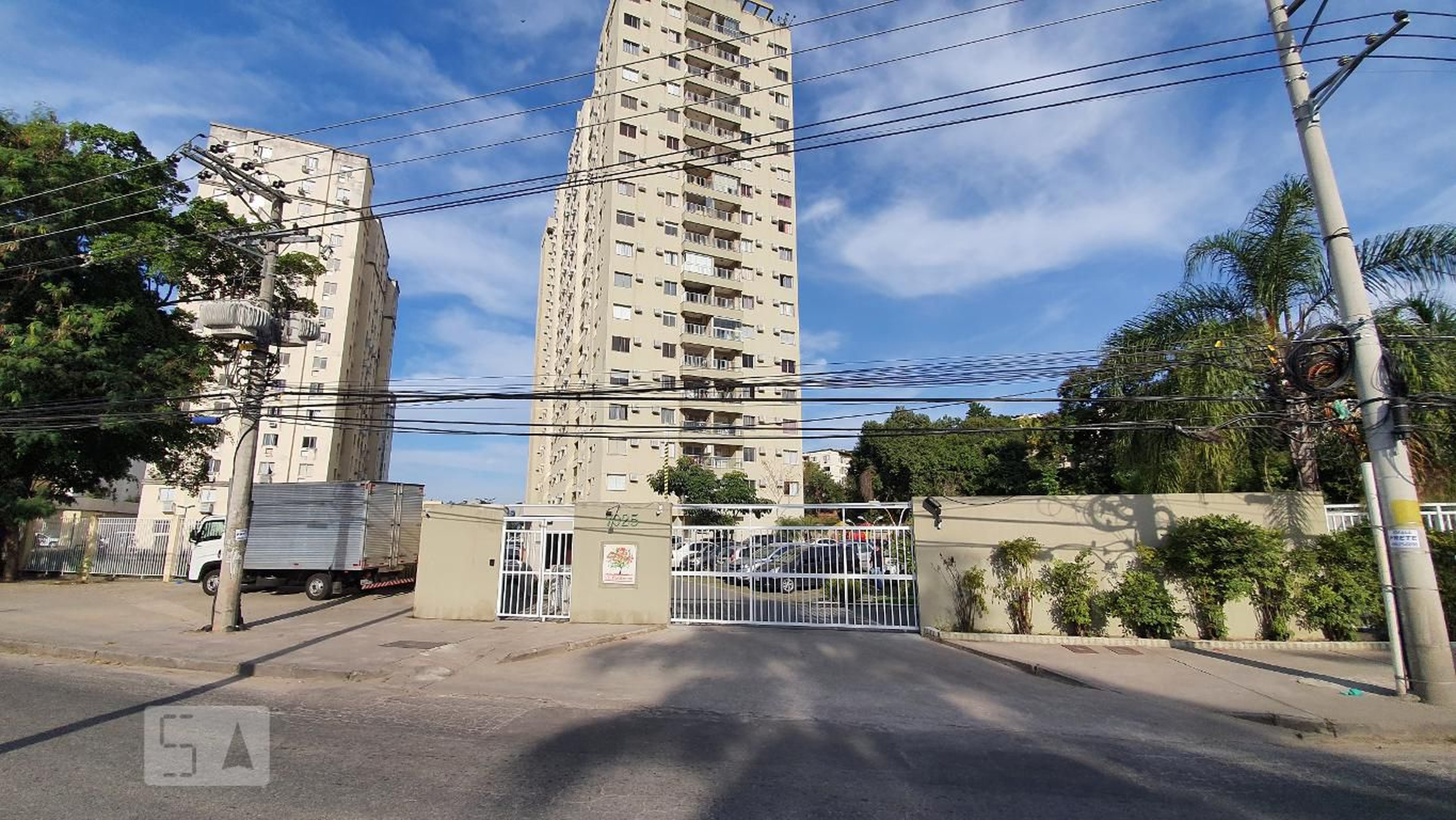 Fachada Condomínio em Estrada dos Bandeirantes, 7925