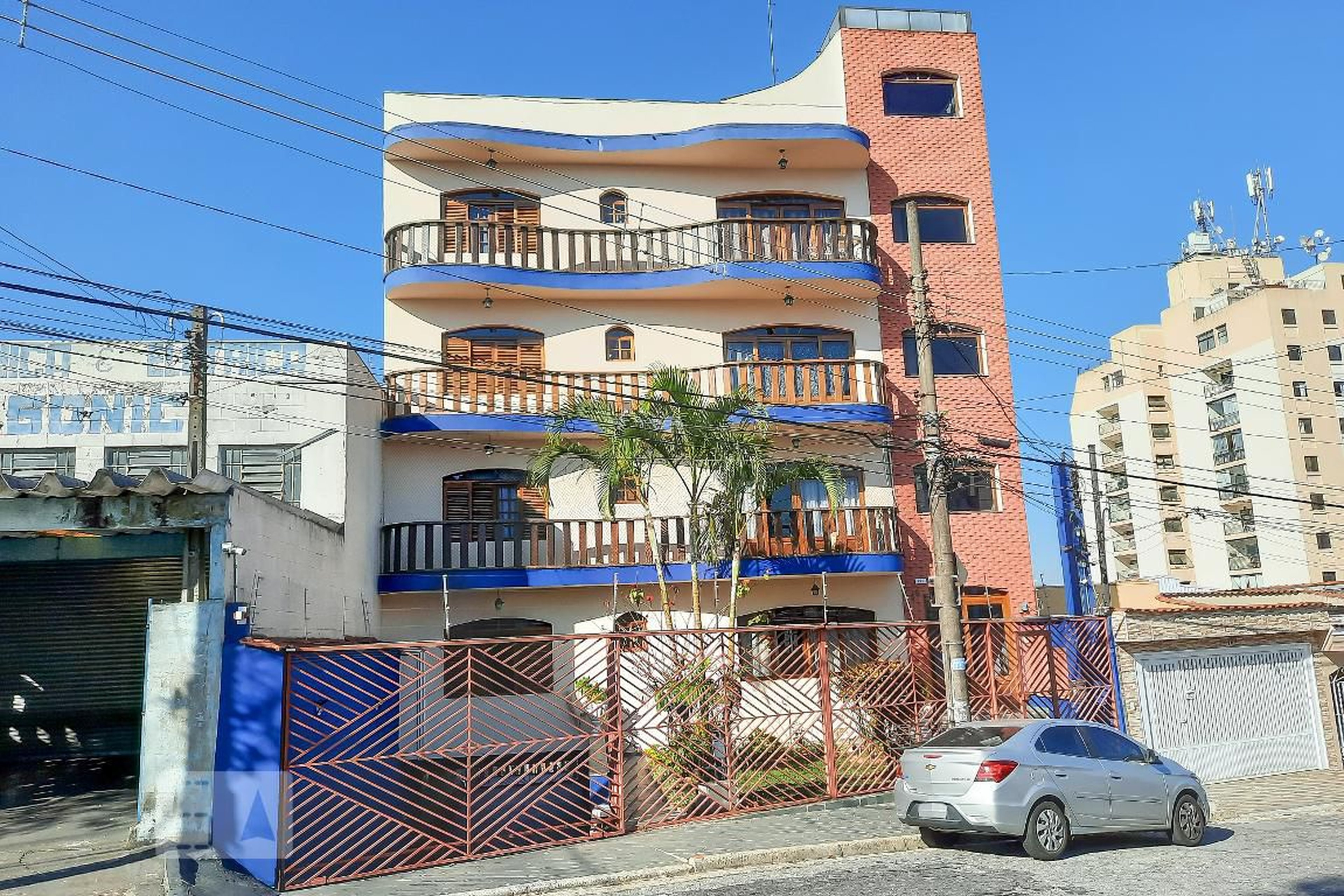 Fachada do Condomínio Condomínio Panregui