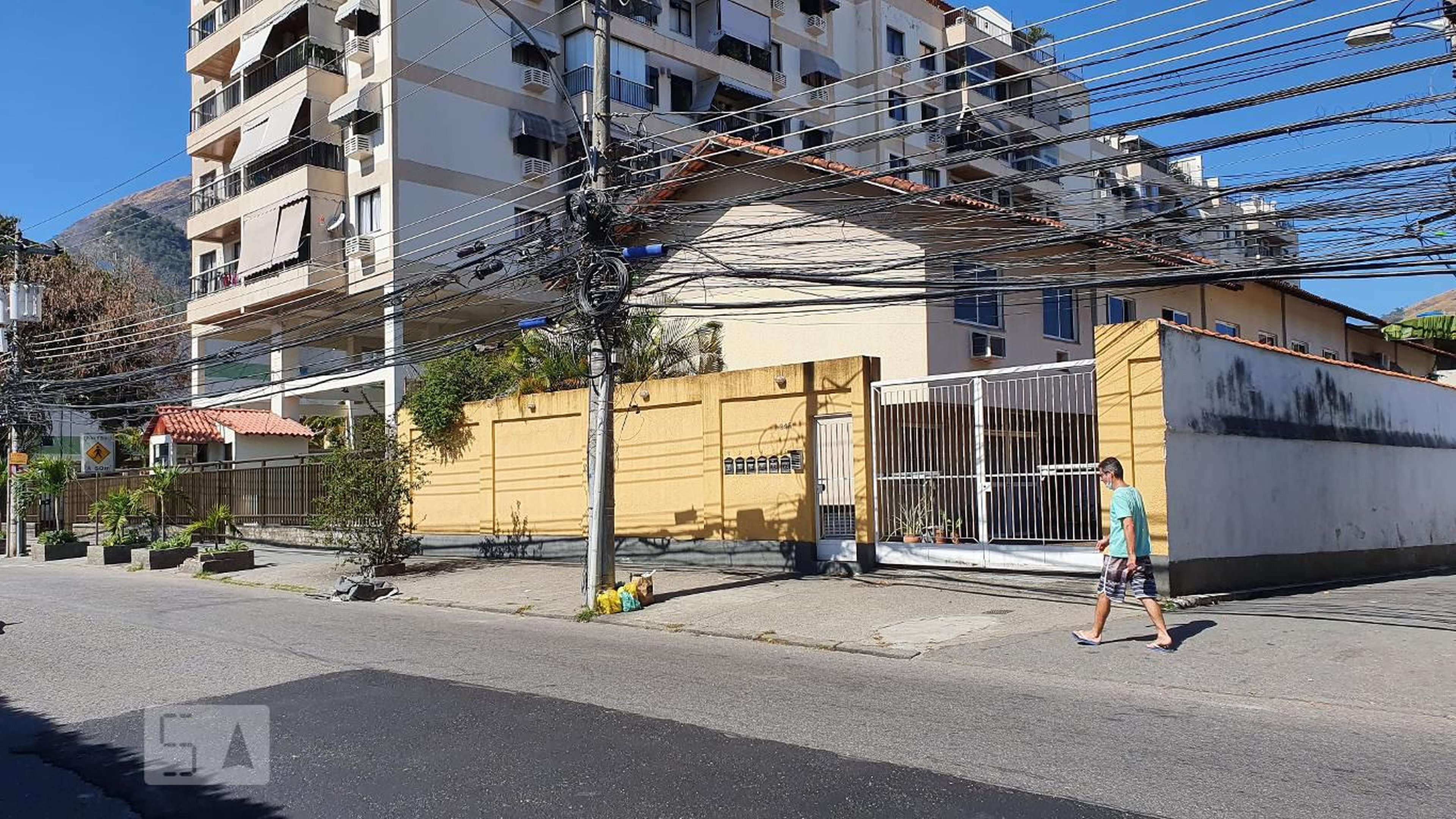 Fachada Condomínio em Rua Ituverava, 846