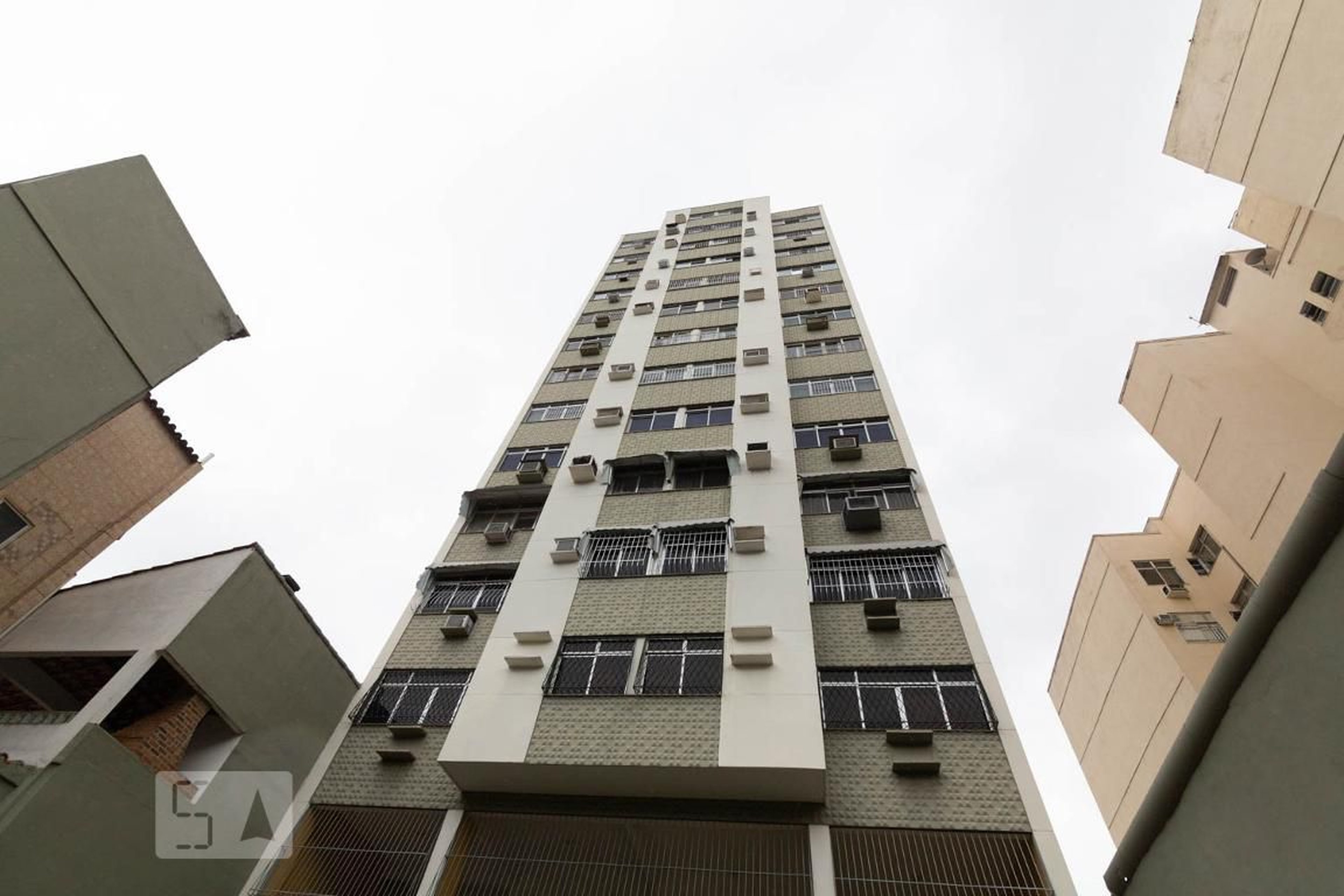 Fachada Condomínio em Rua Luís Guimarães, 73