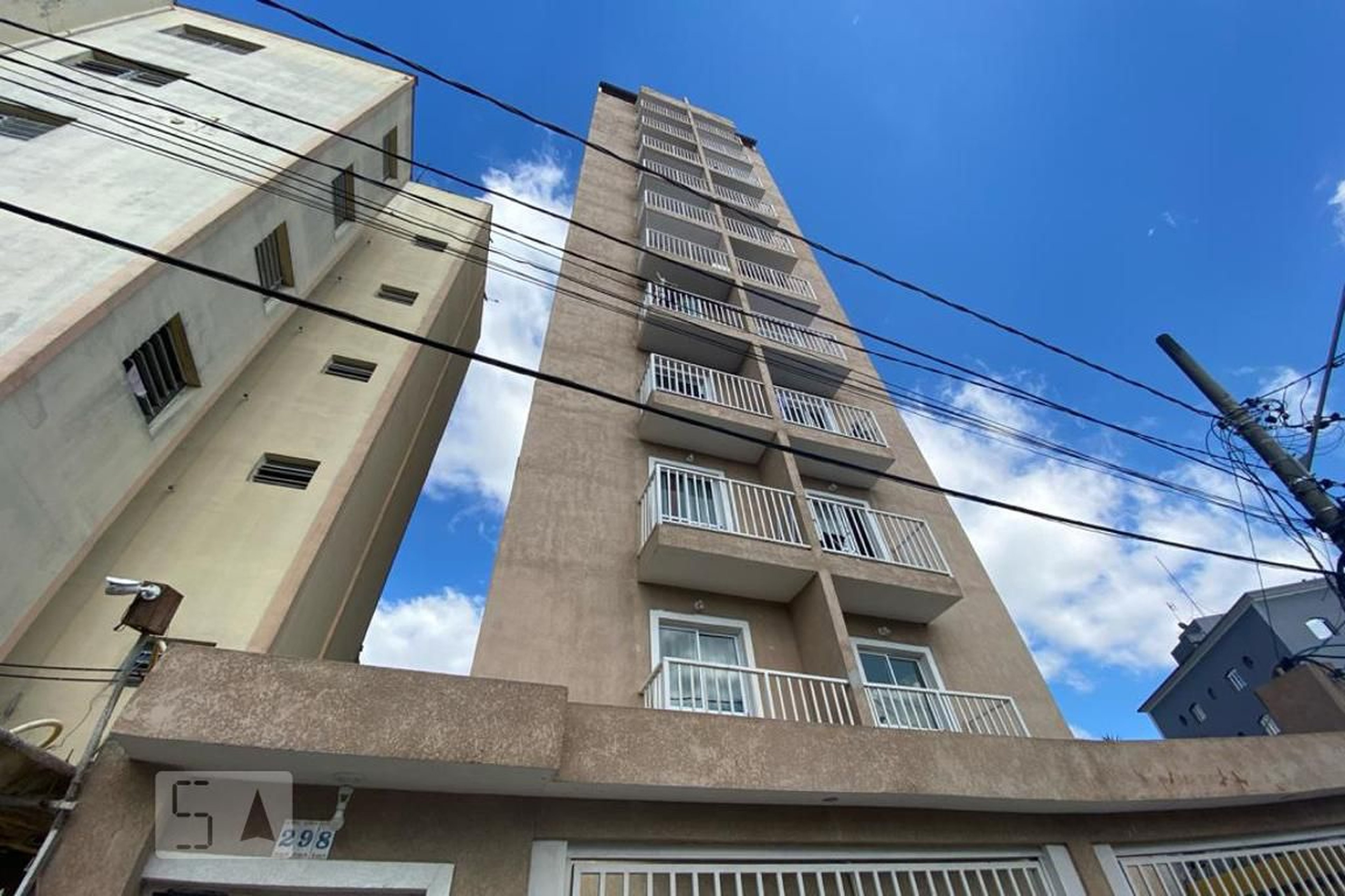 Fachada Condomínio em Rua Maria do Carmo Gomes, 298