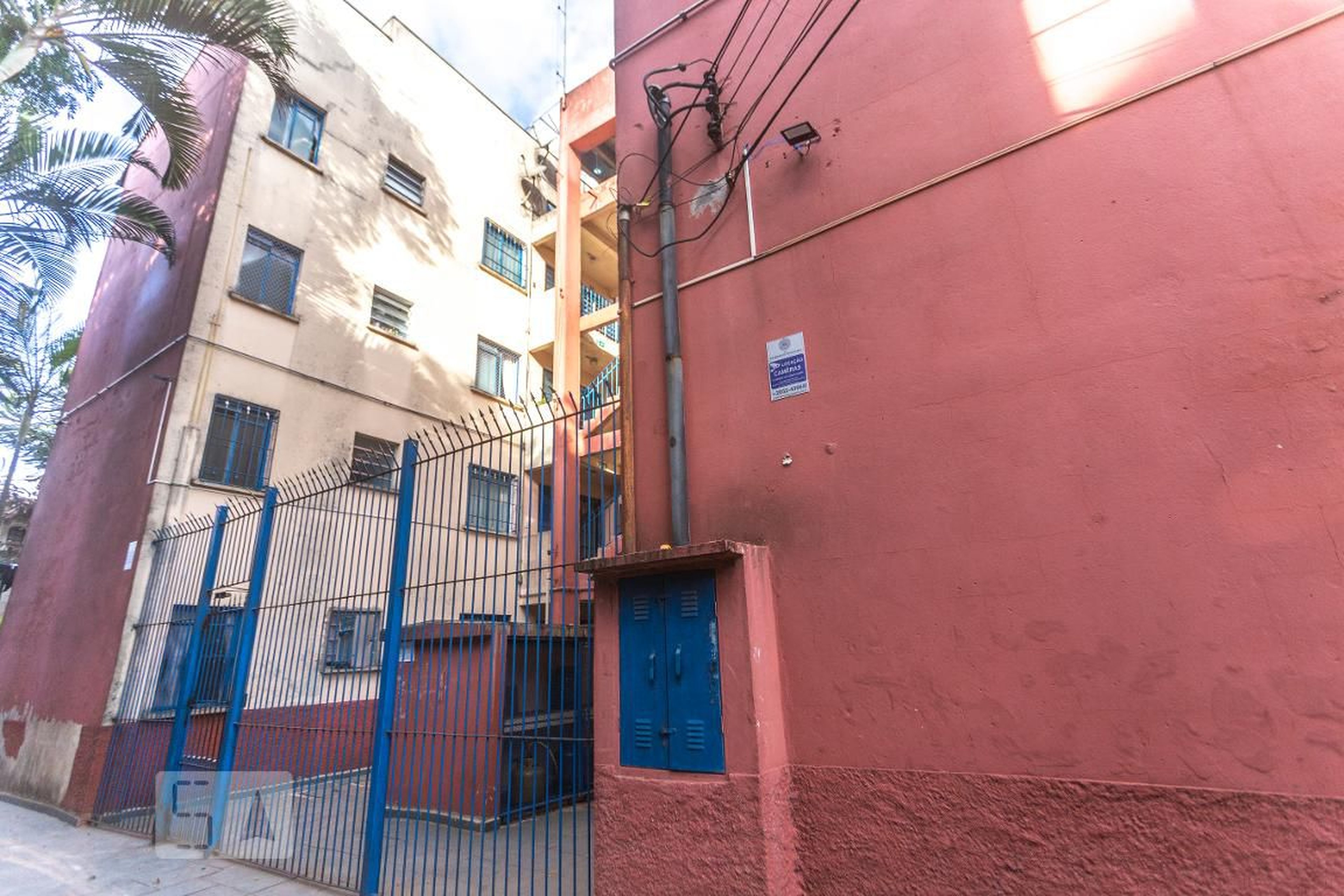 Fachada Condomínio em Rua Jovercina Paula de Oliveira, 480