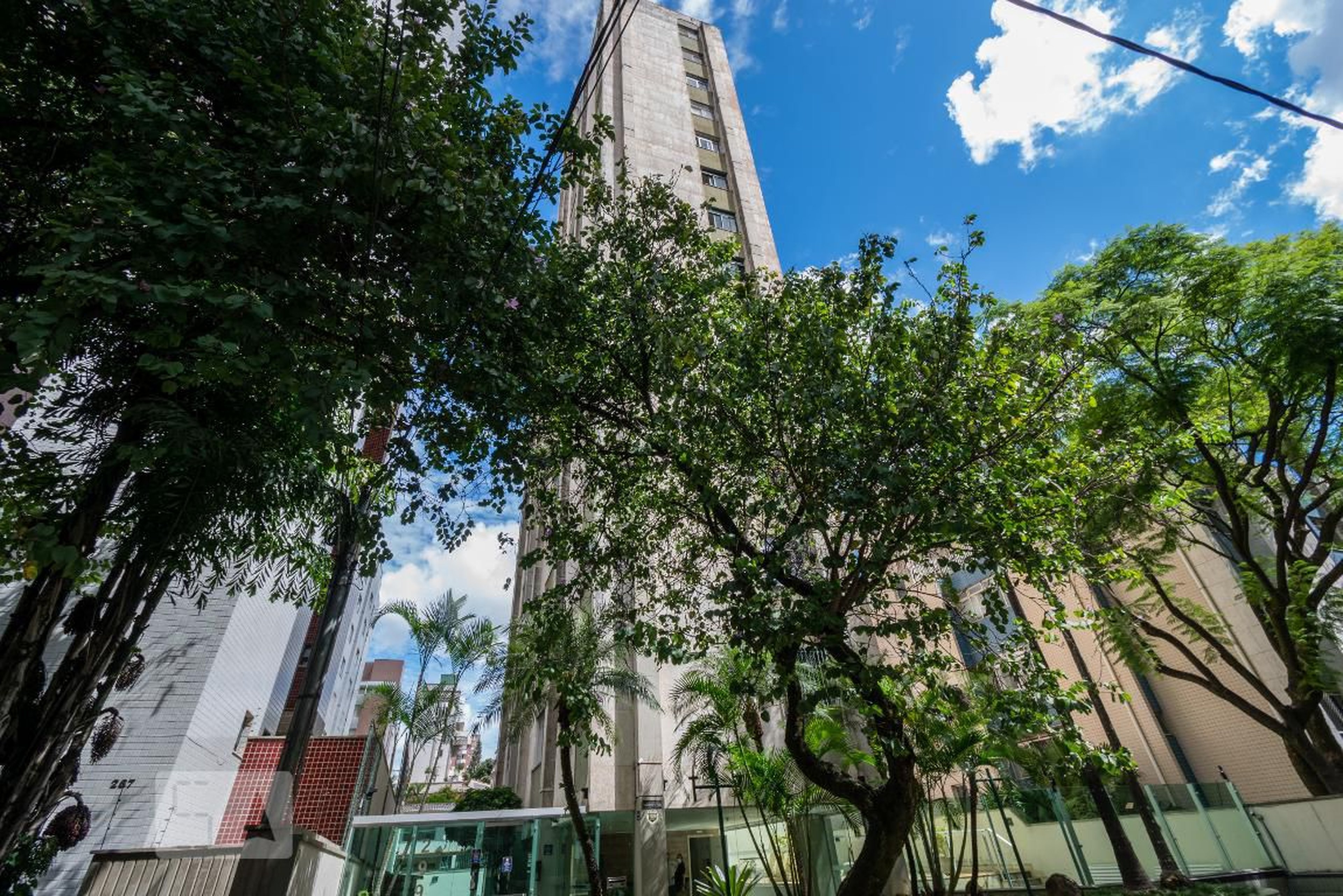 Fachada Condomínio em Rua Nunes Viêira, 299