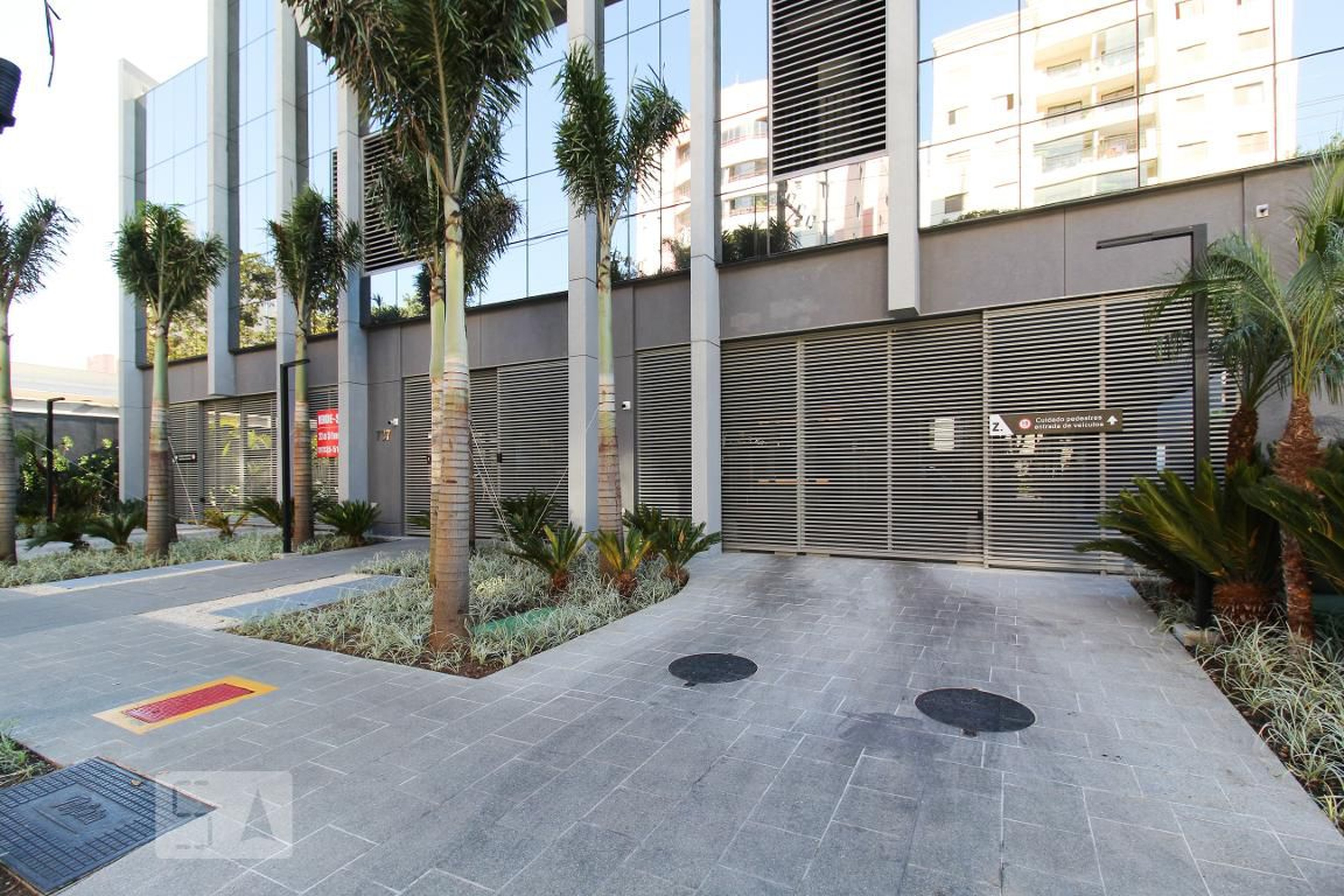 Fachada Condomínio em Avenida Cotovia, 302