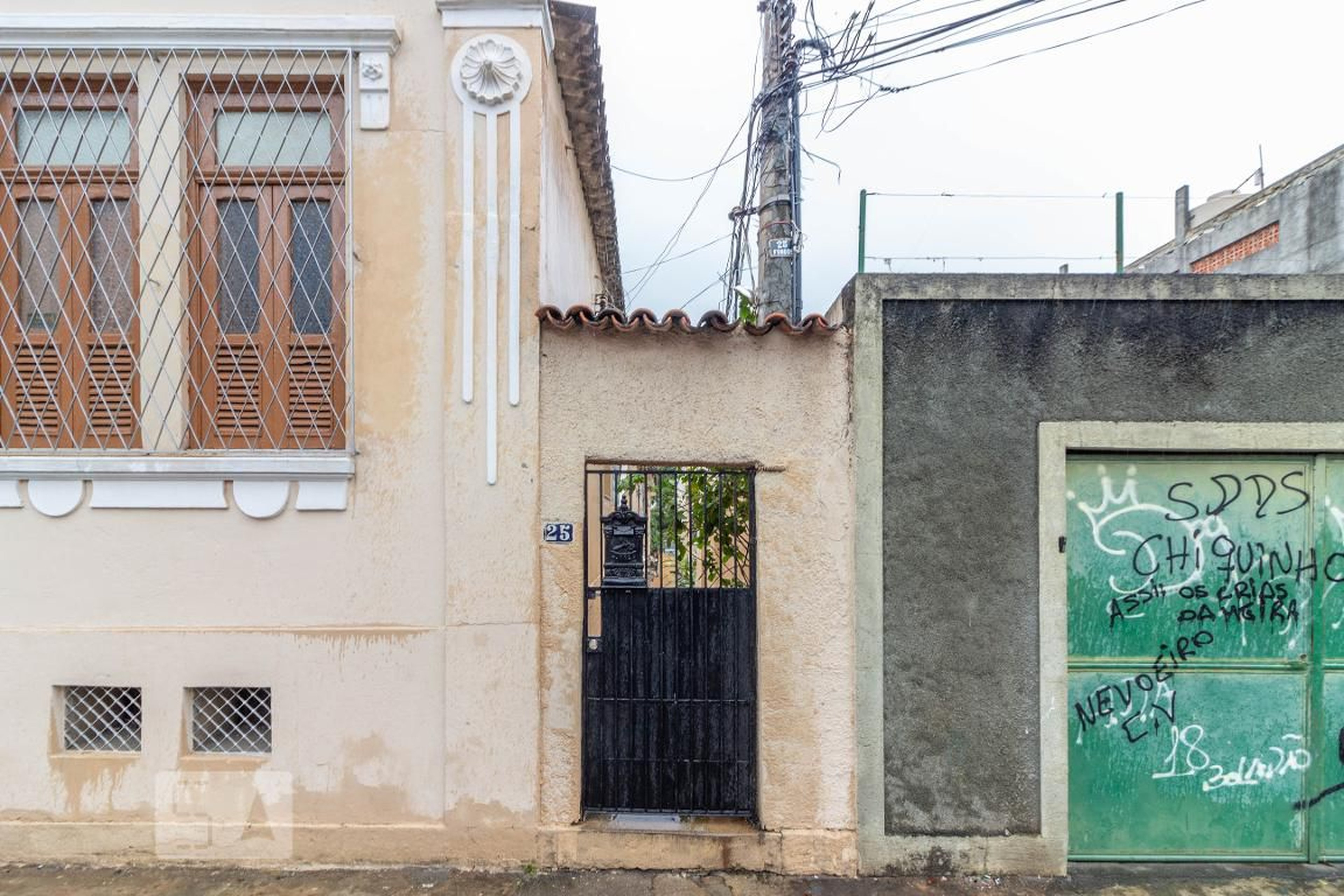 Fachada Condomínio em R. Meira, 25