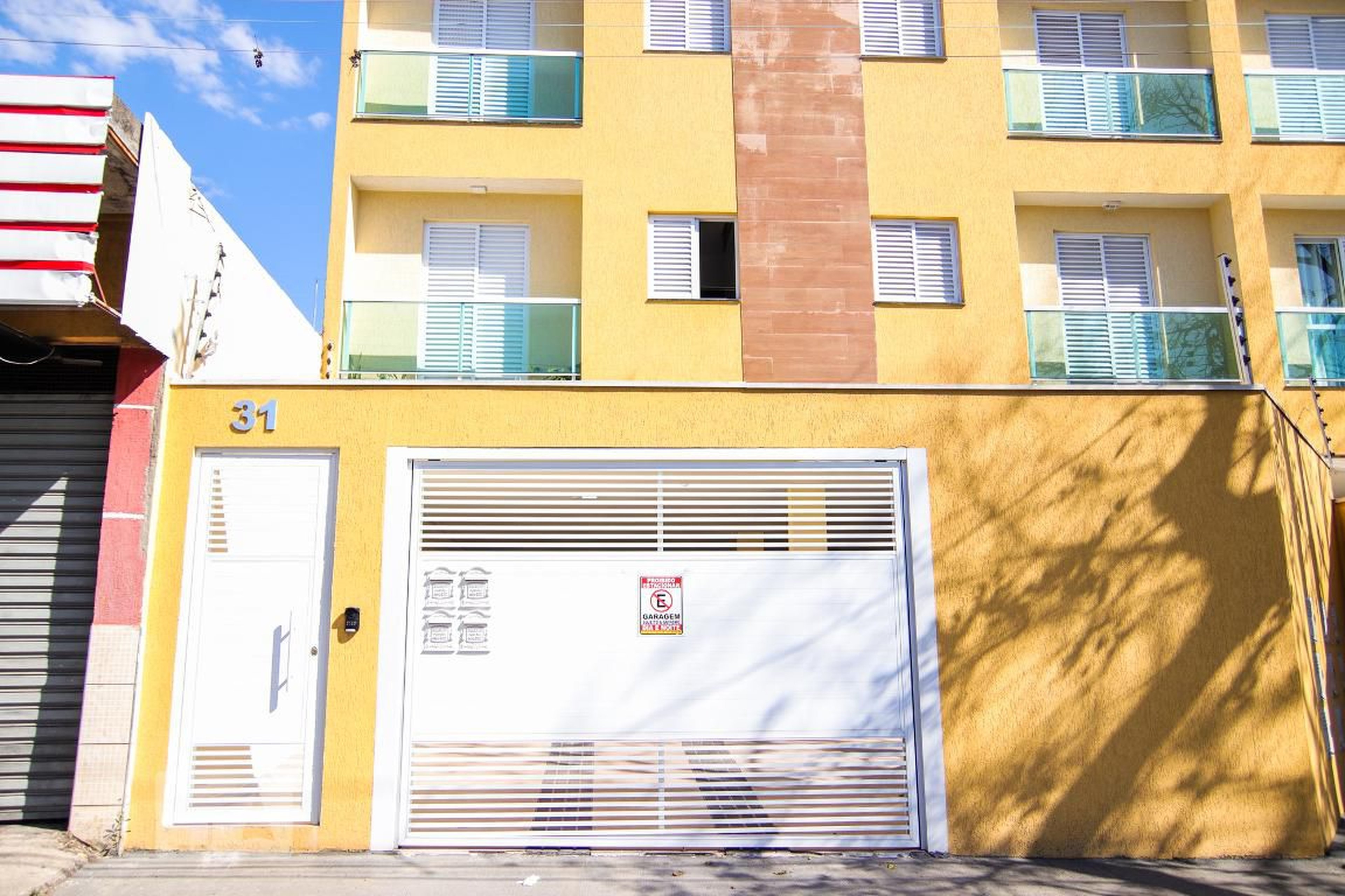 Fachada Condomínio em Rua Hipólito da Costa, 31