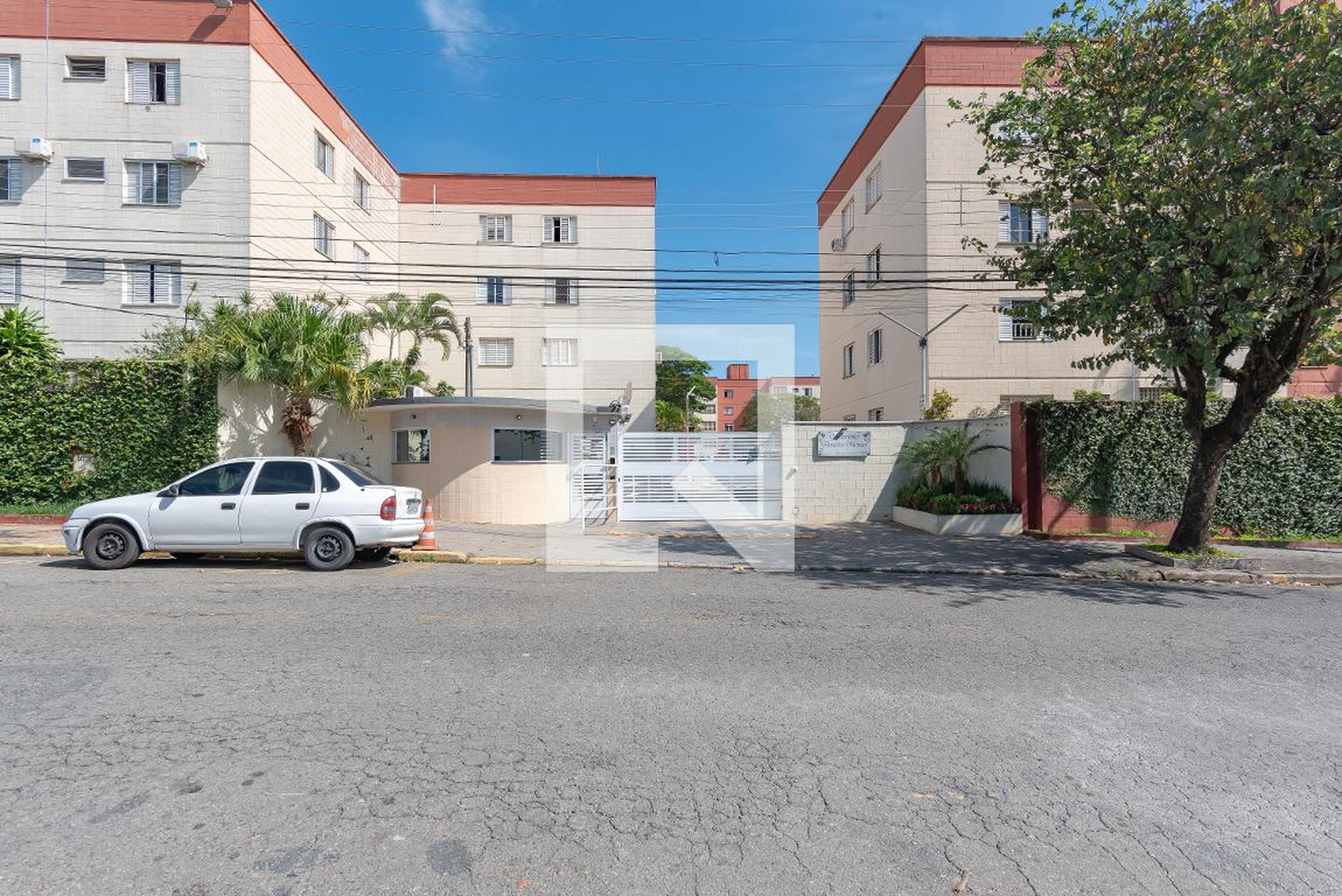 Fachada do Prédio Condomínio em Avenida Ana Beatriz Bierrembach, 96