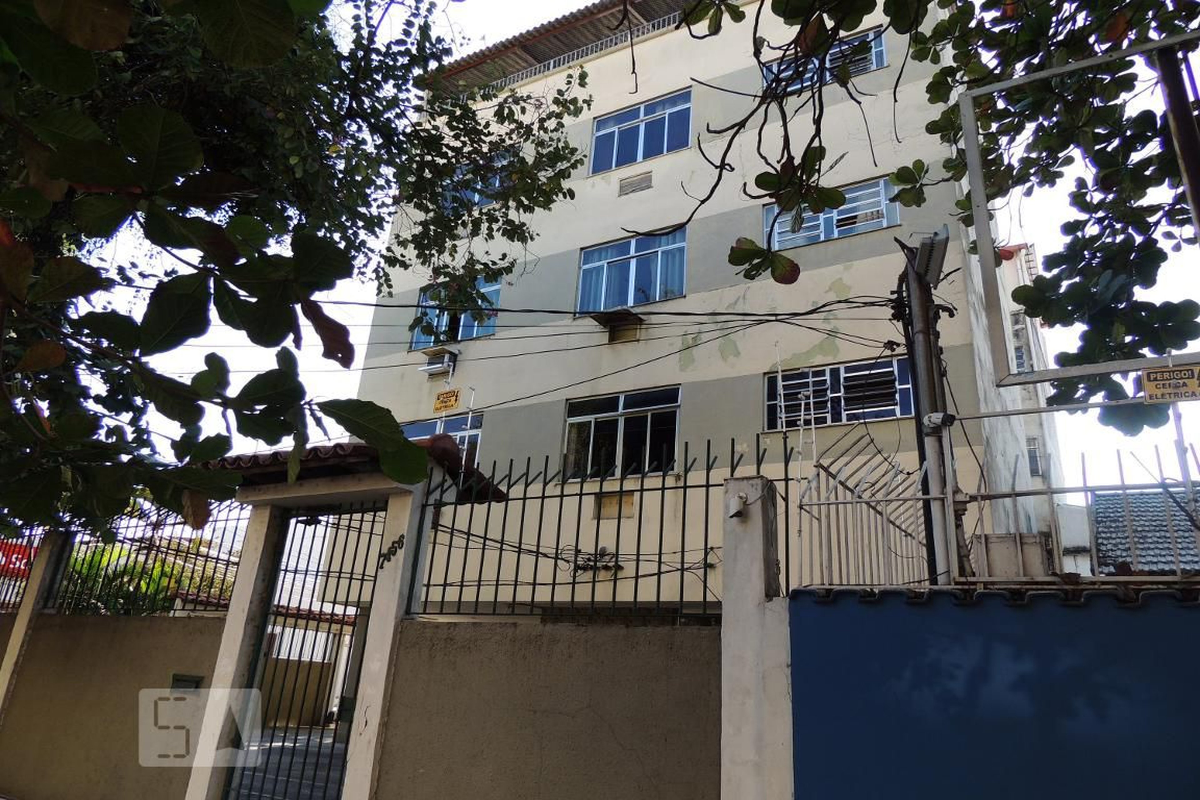 Fachada Condomínio em Estrada de Jacarepaguá, 7456