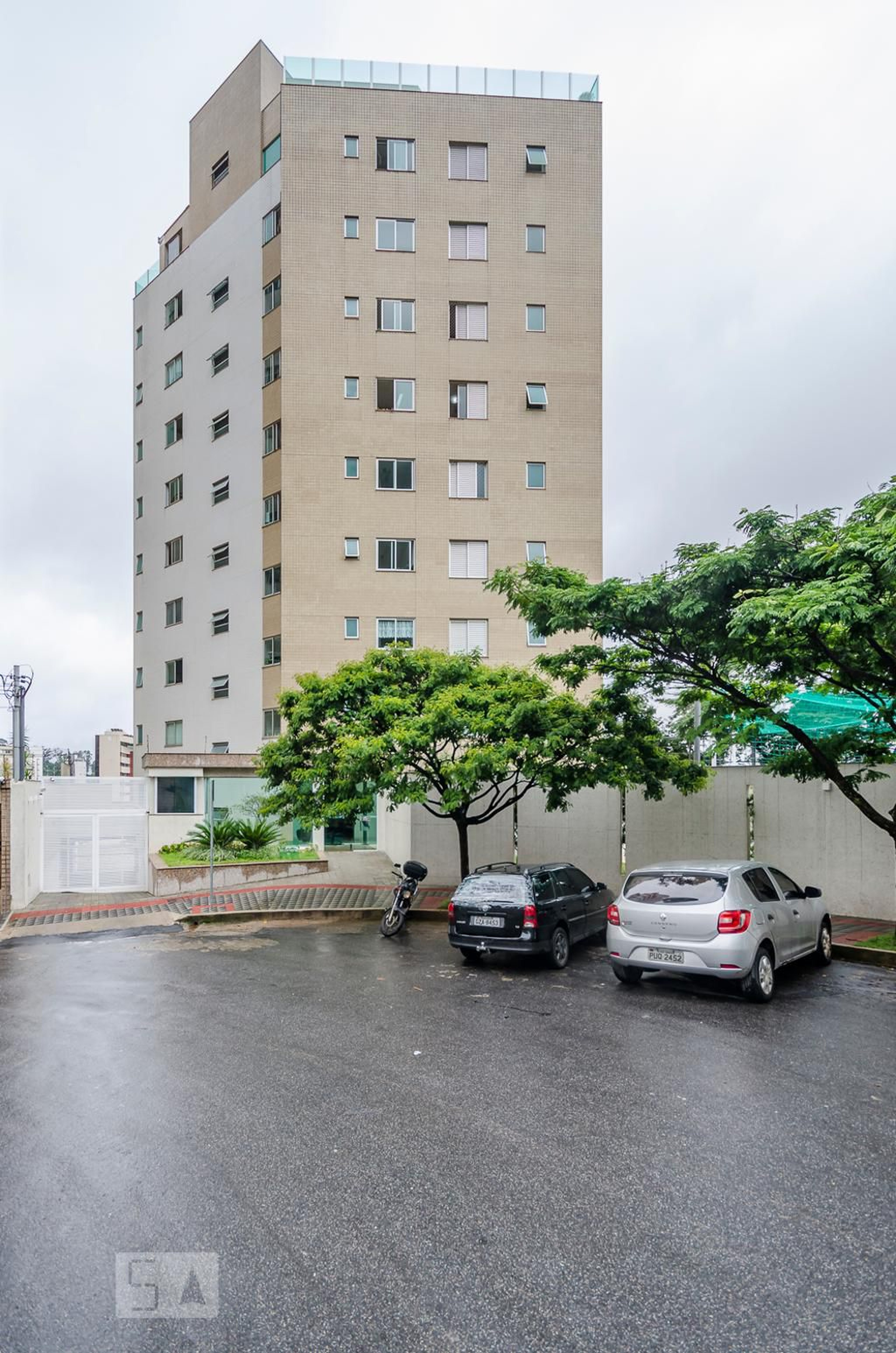 Fachada Condomínio em Rua Helena Abdalla, 97