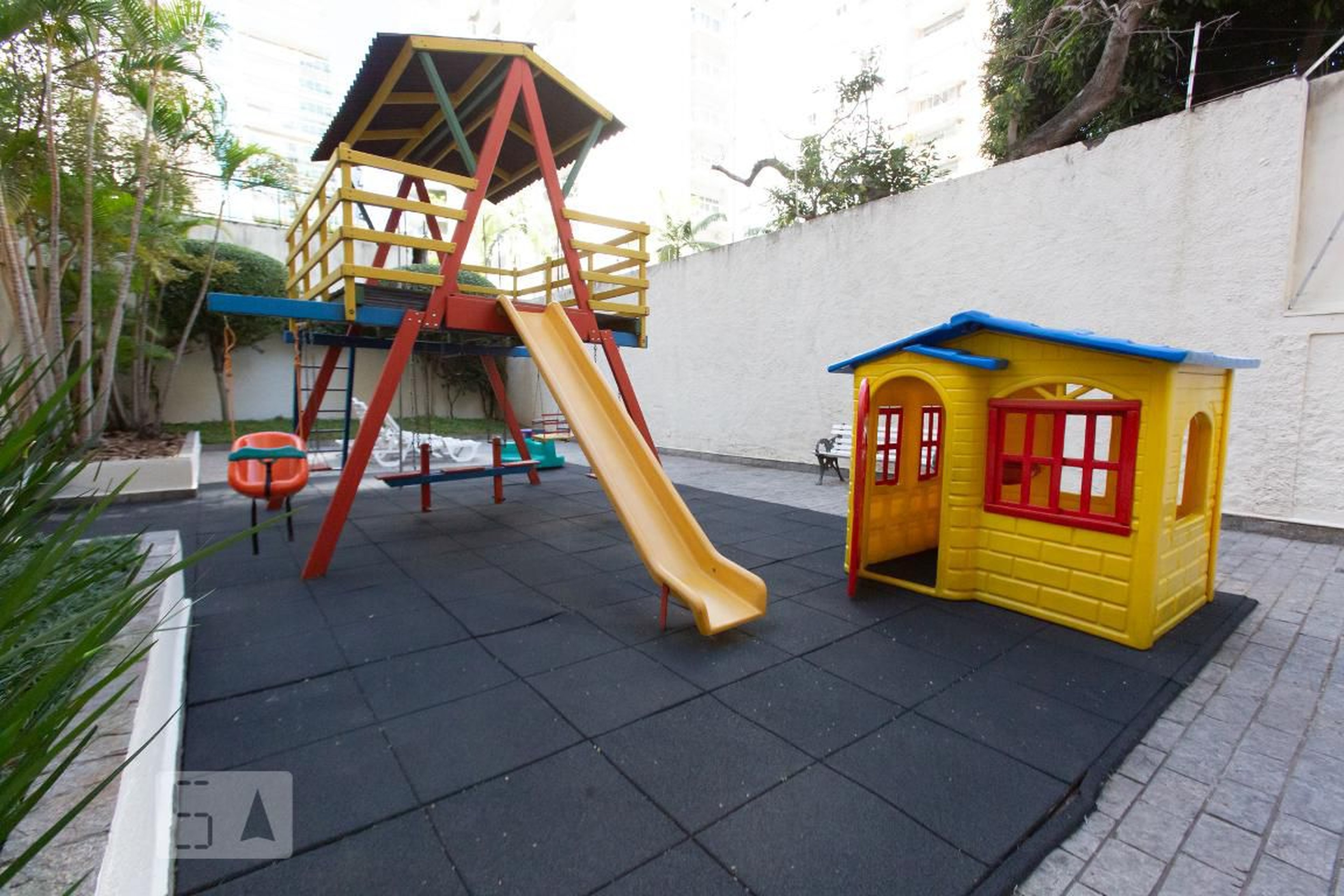 Playground - Mansão La Fontaine