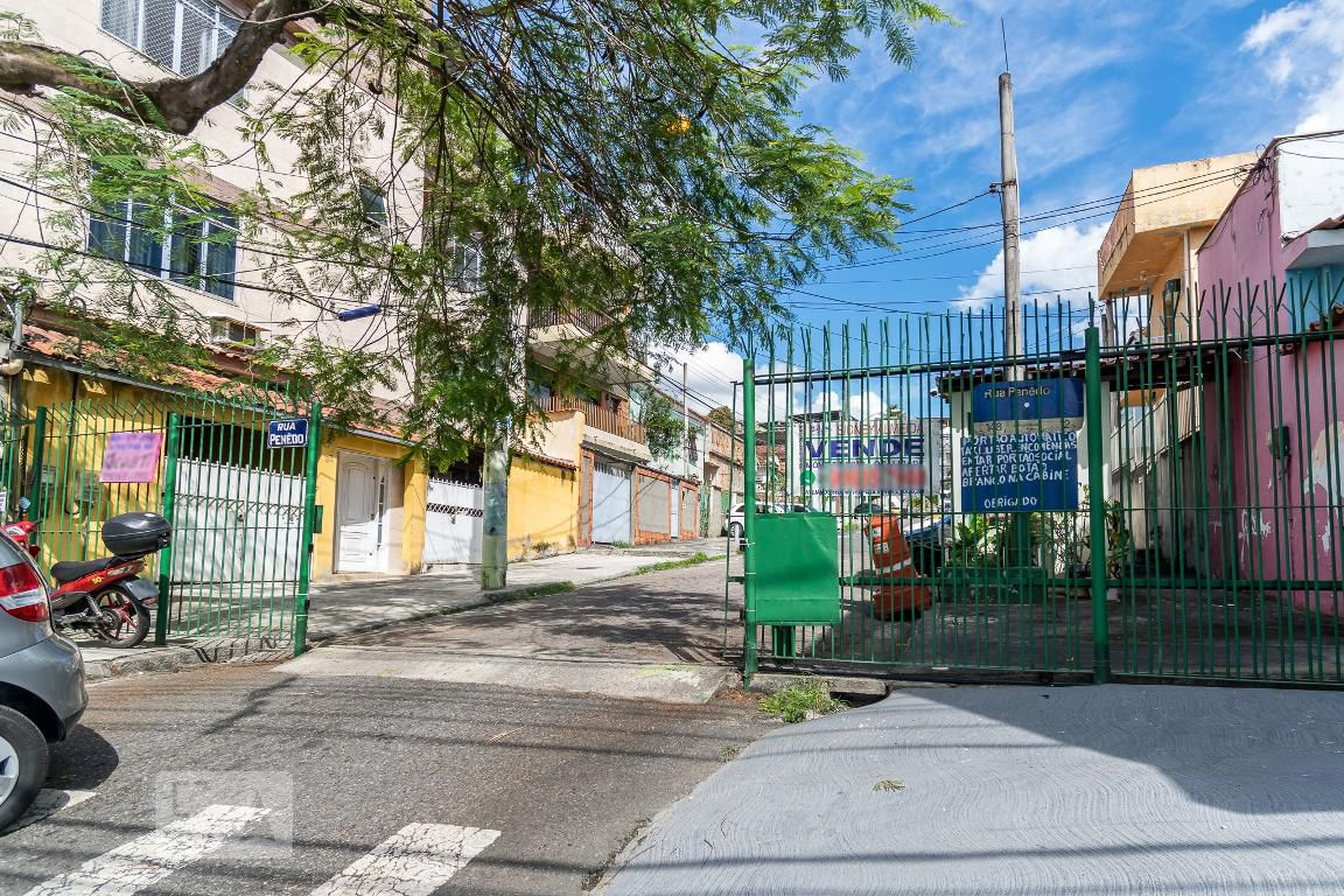 Fachada do condomínio Condomínio em Rua Penedo, 142