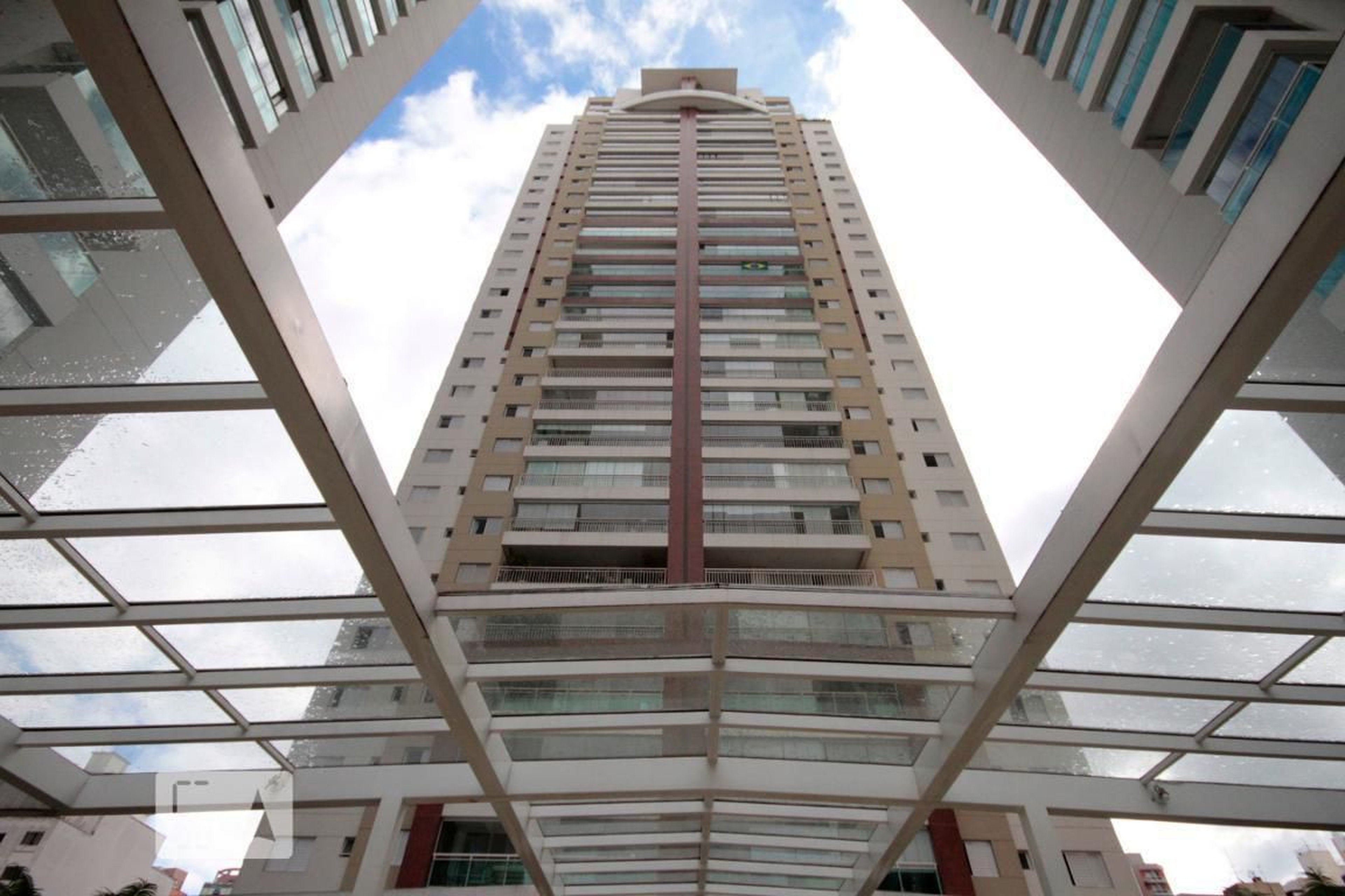 Fachada Condomínio em Rua Frei Caneca, 649