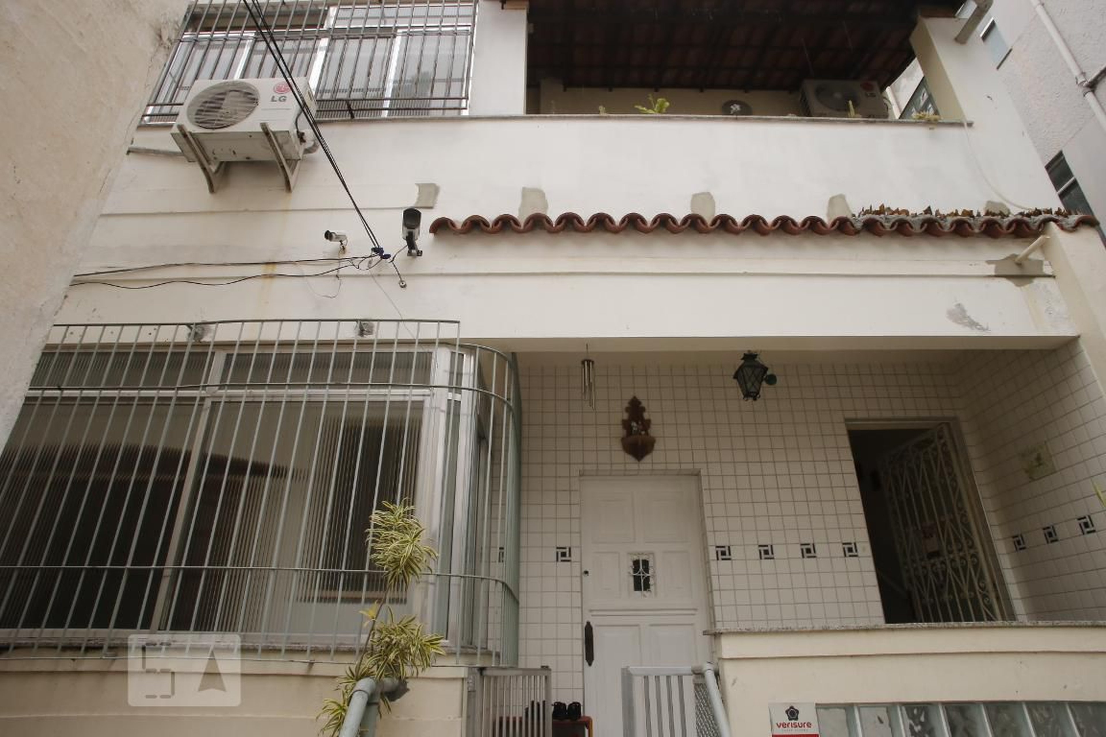 Fachada Condomínio em Rua Silva Guimarães, 521