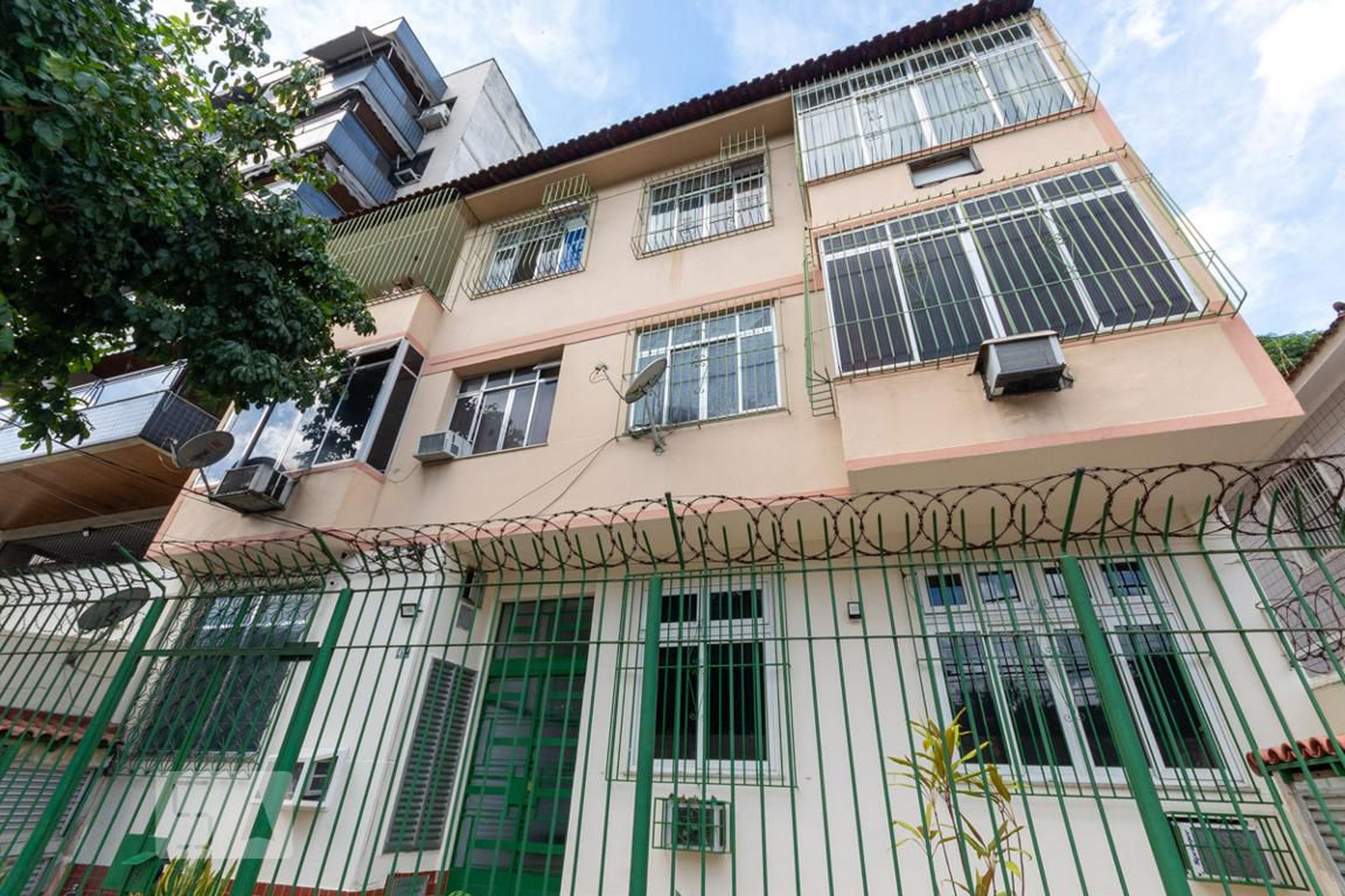 Fachada Condomínio em Rua Gonçalves Crespo, 412