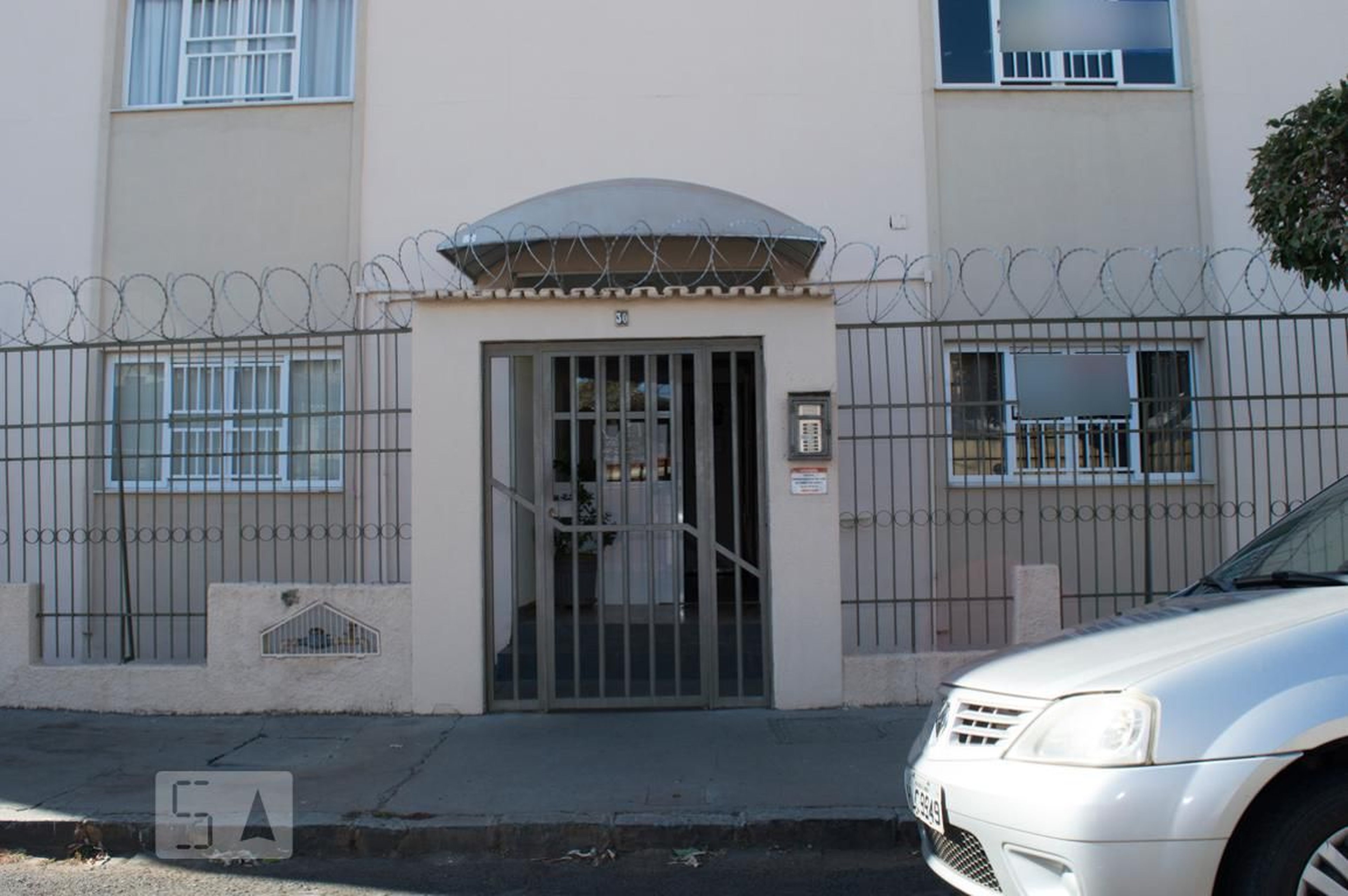 Fachada Condomínio em Rua Orozimbo José Ferreira, 30