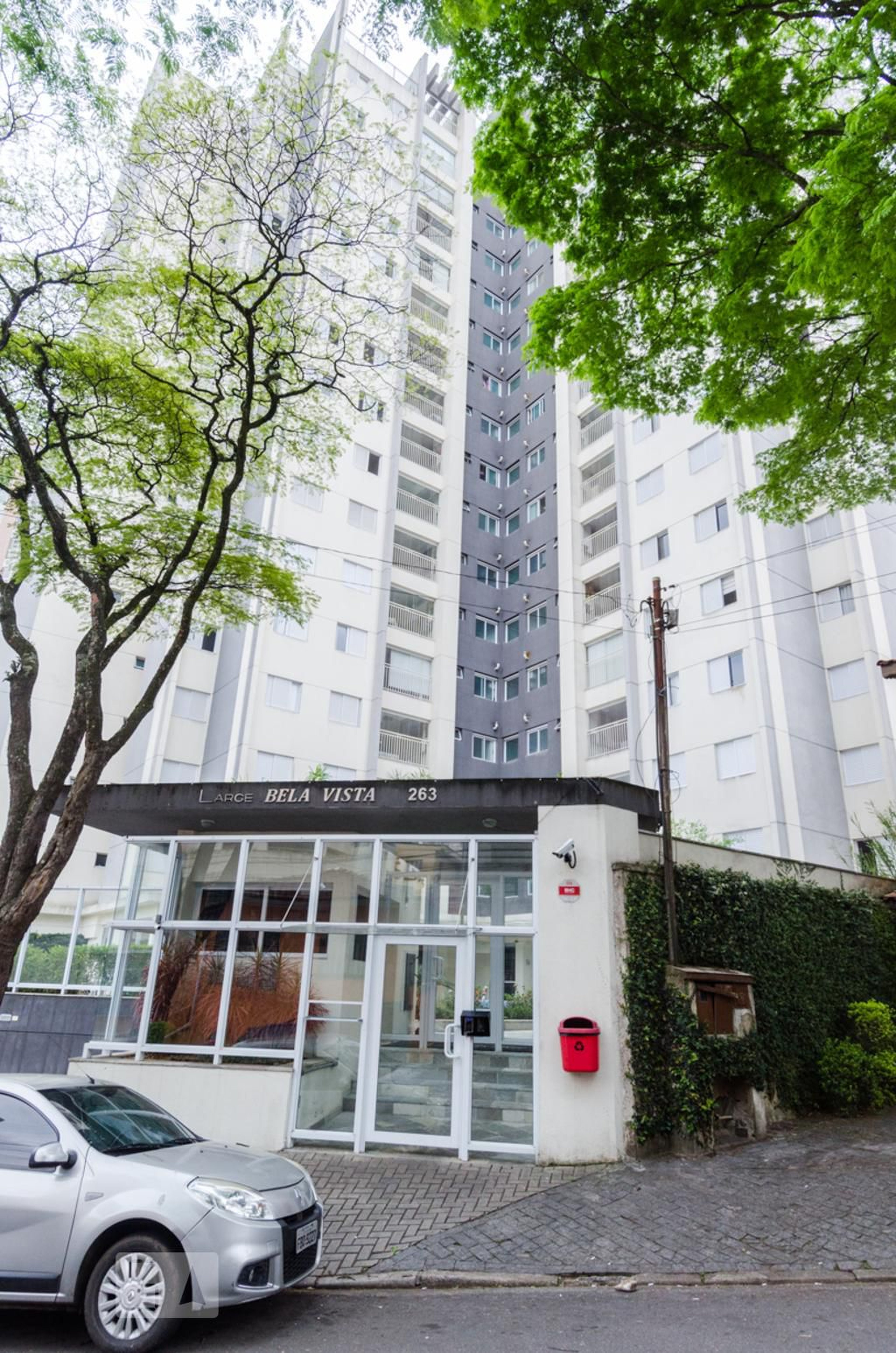 Fachada do Condomínio Condomínio Large Bela Vista