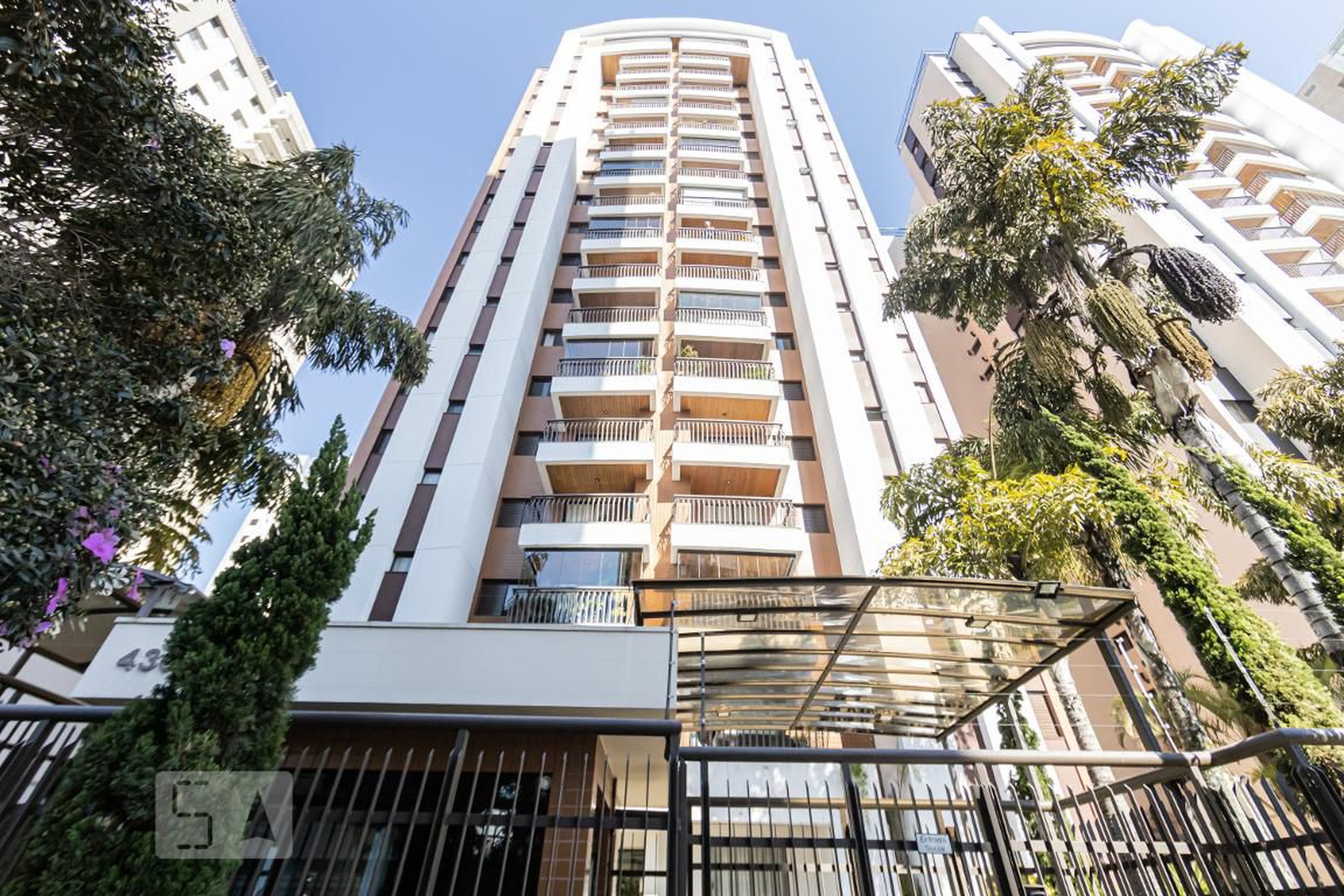 Fachada Condomínio em Rua Cantagalo, 439