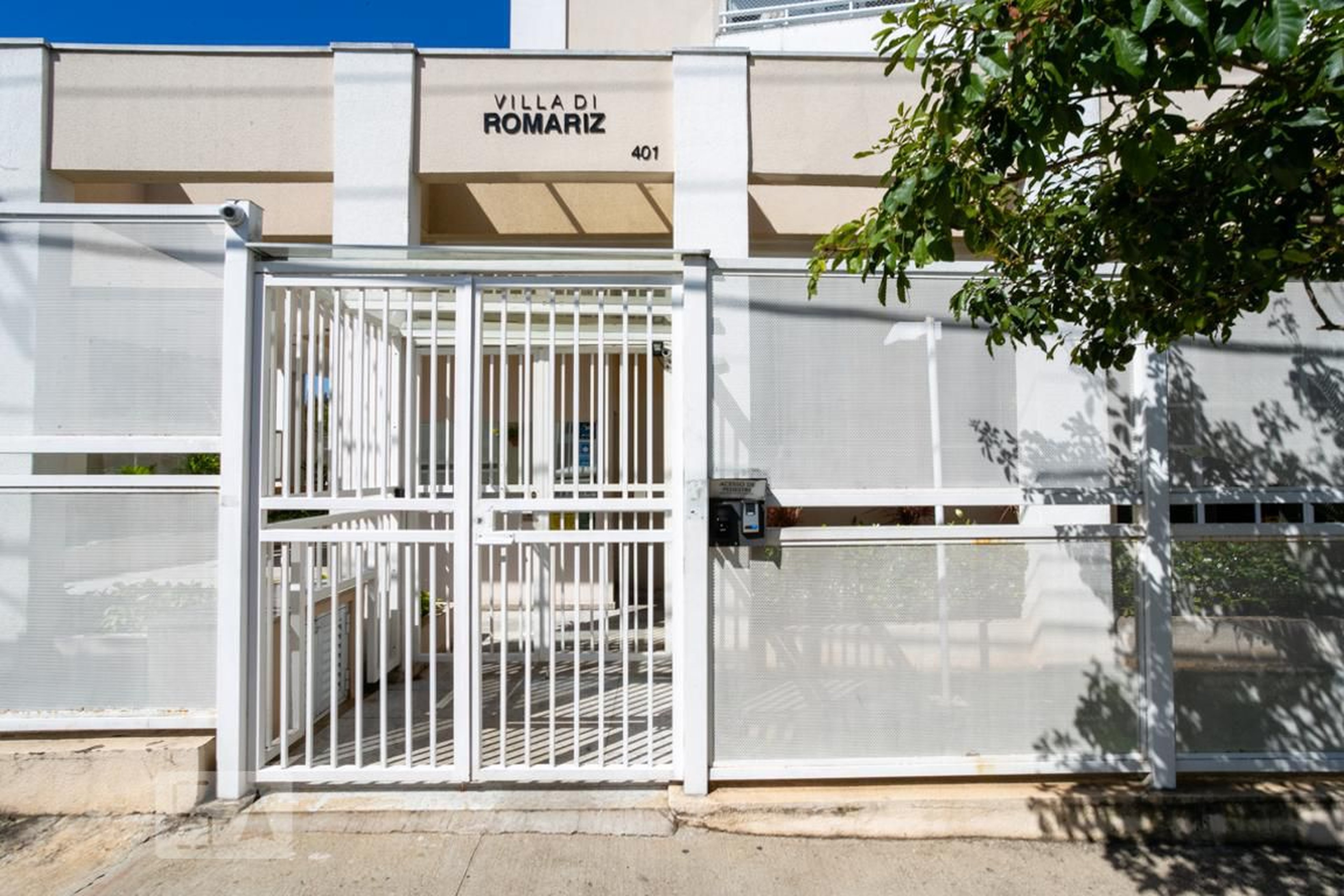 Fachada do condomínio Condomínio Vila de Romaris