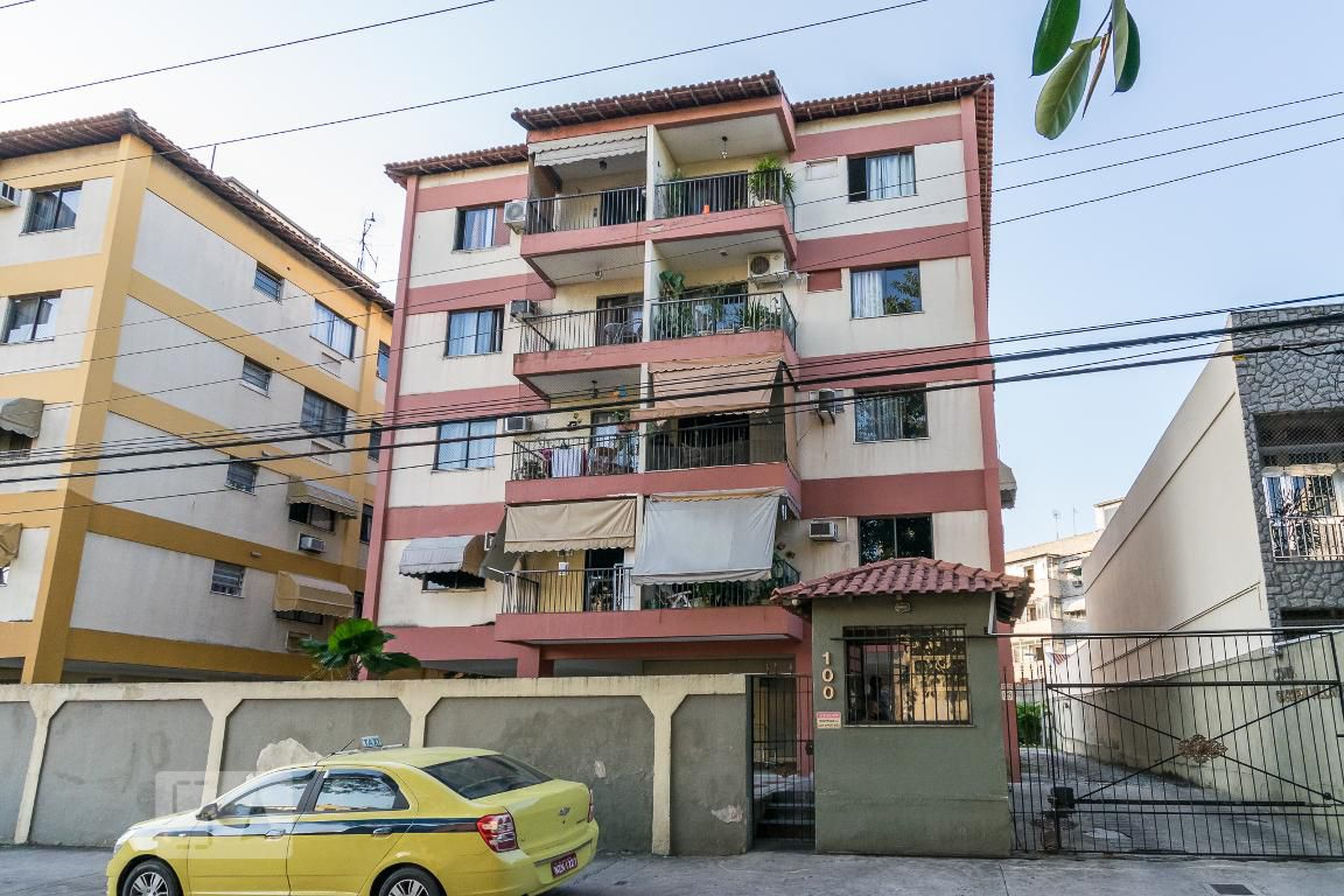 Fachada do Condomínio Condomínio Garden Village