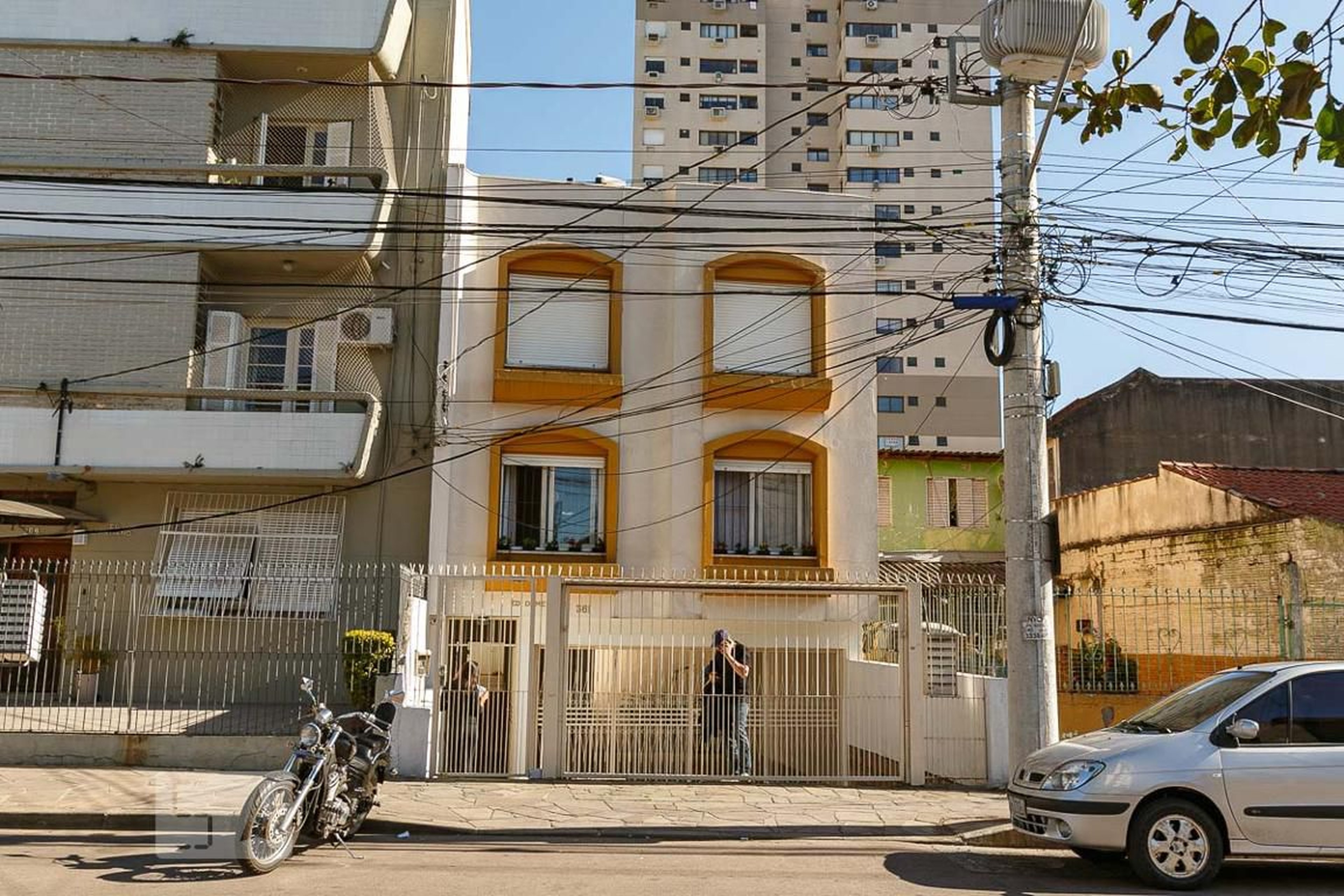 Fachada Condomínio em Rua Gomes Jardim, 361