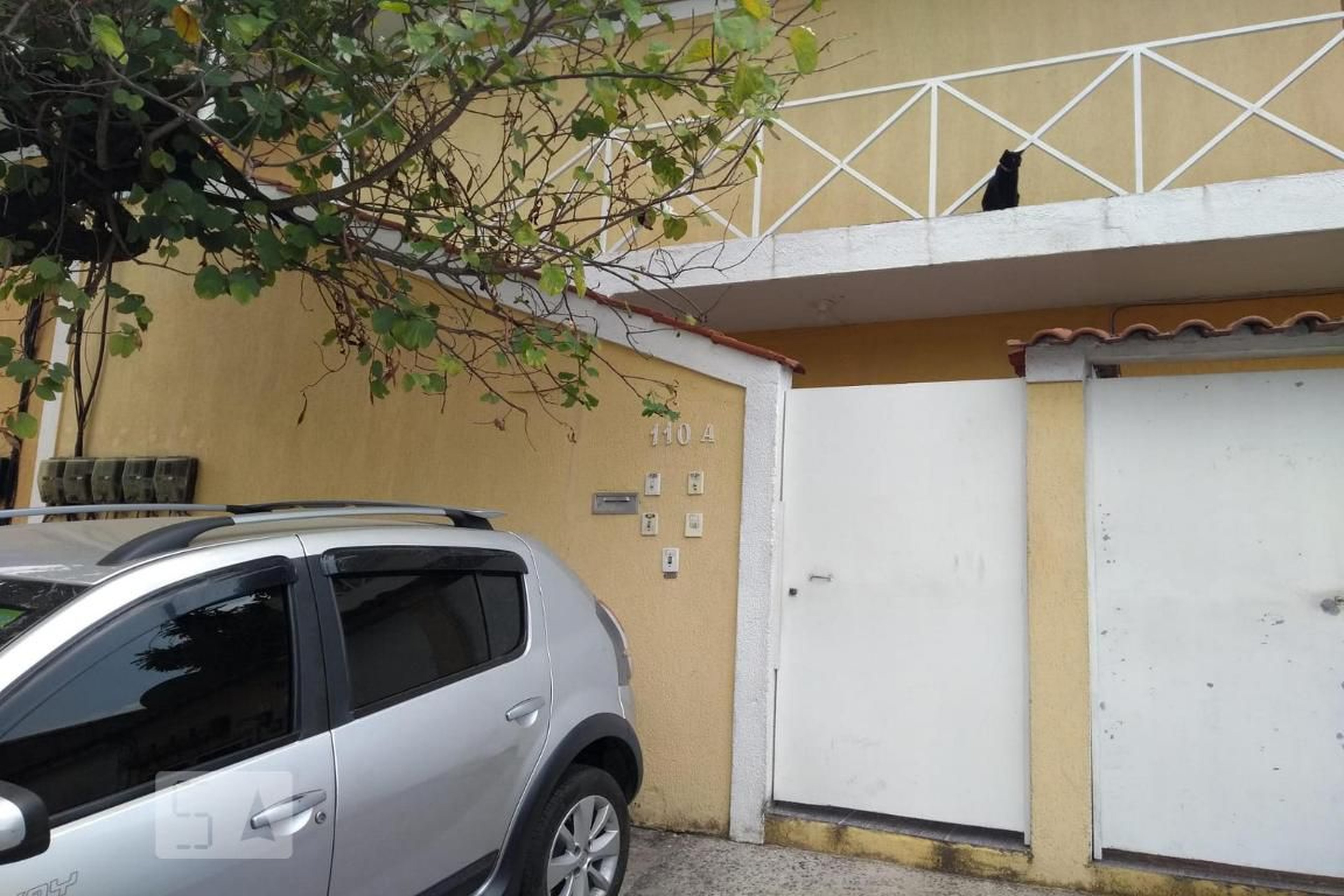 Fachada Condomínio em R. da Miragem, 110