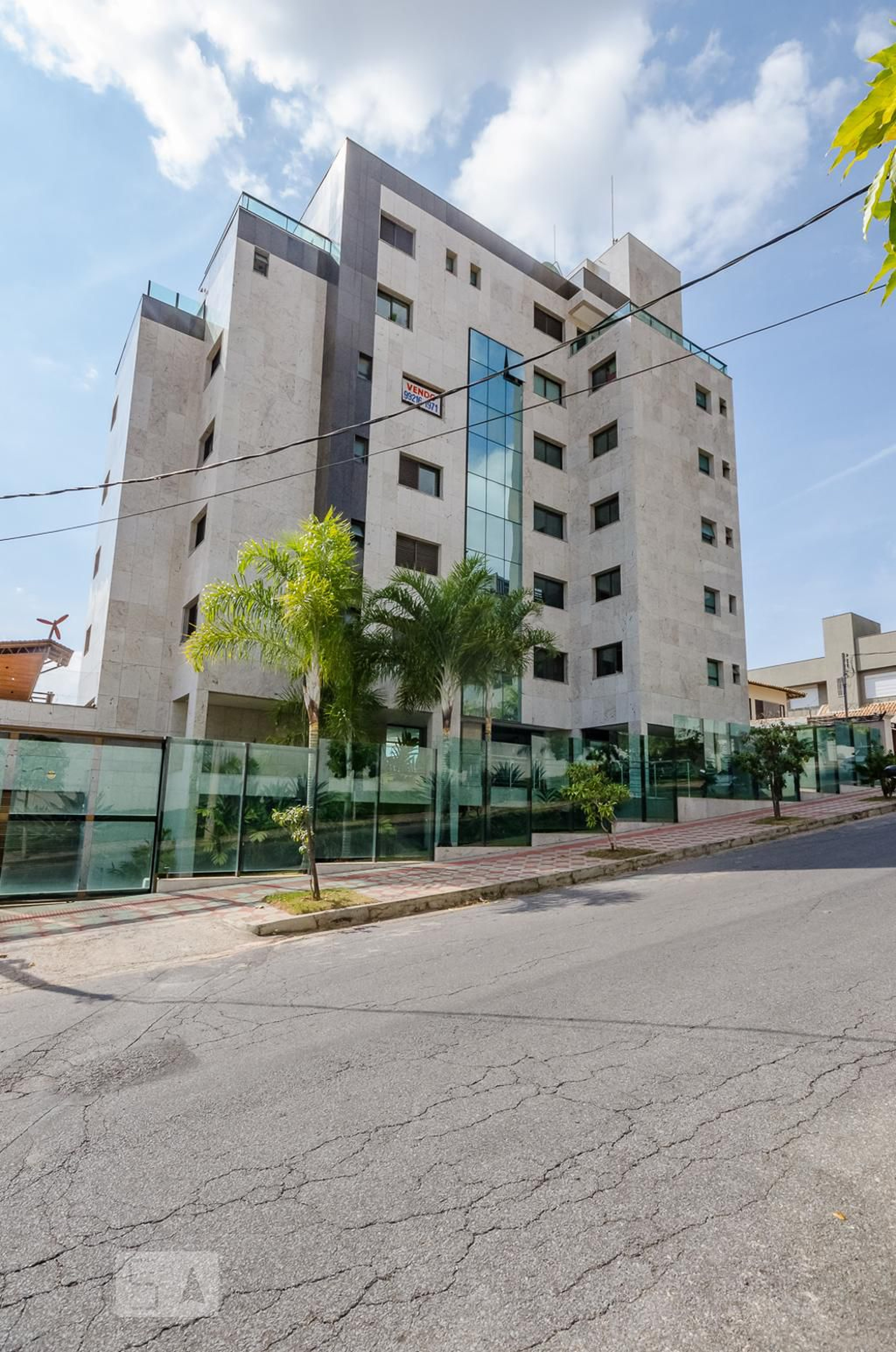 Fachada Condomínio em Rua Abel Araújo, 480