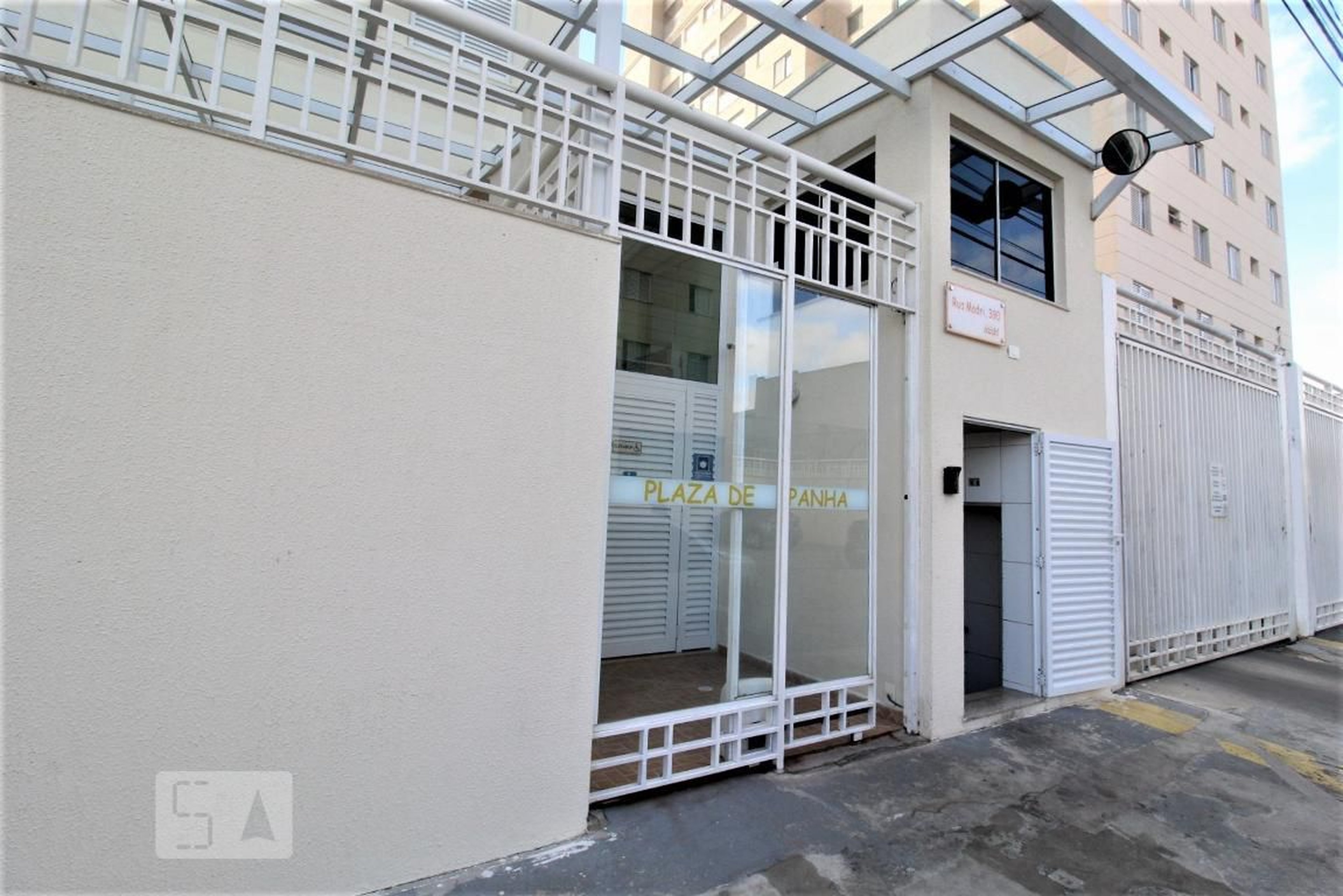 Entrada social - Plaza de Espanha II