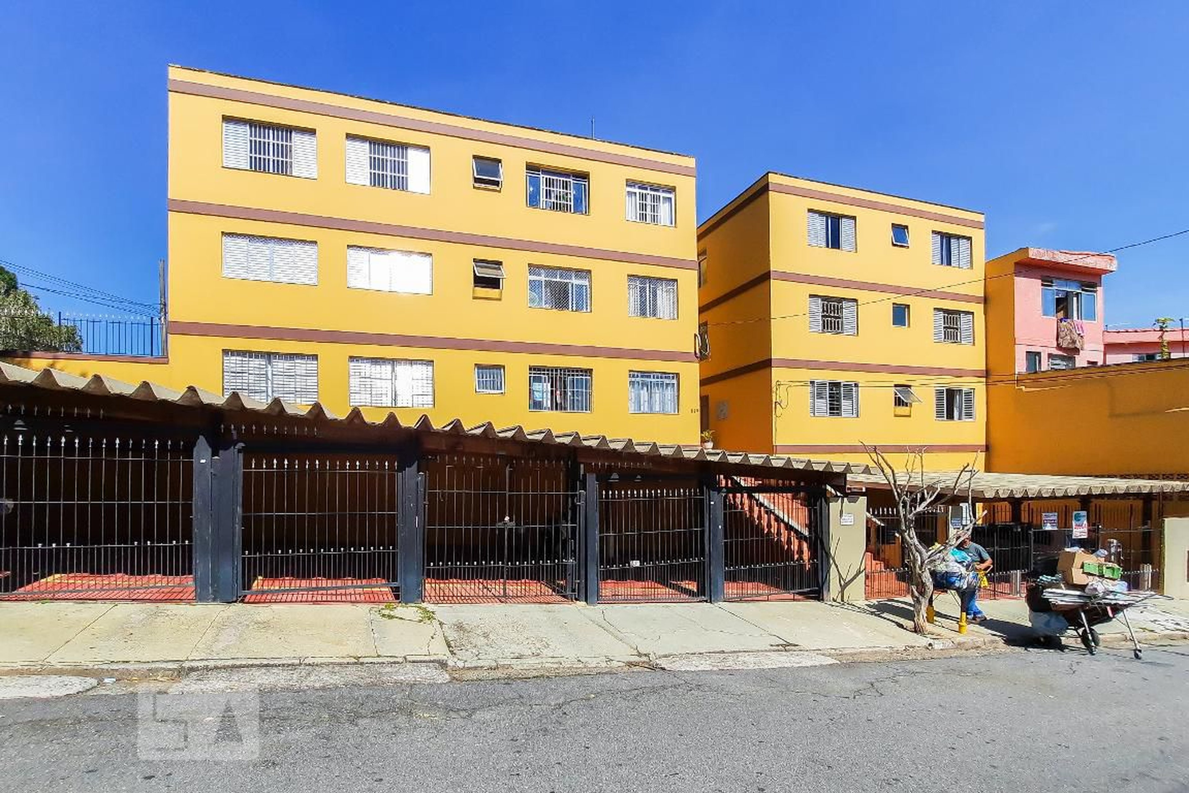 Fachada do Condomínio Condomínio em Rua Fiorentino Felipe, 630