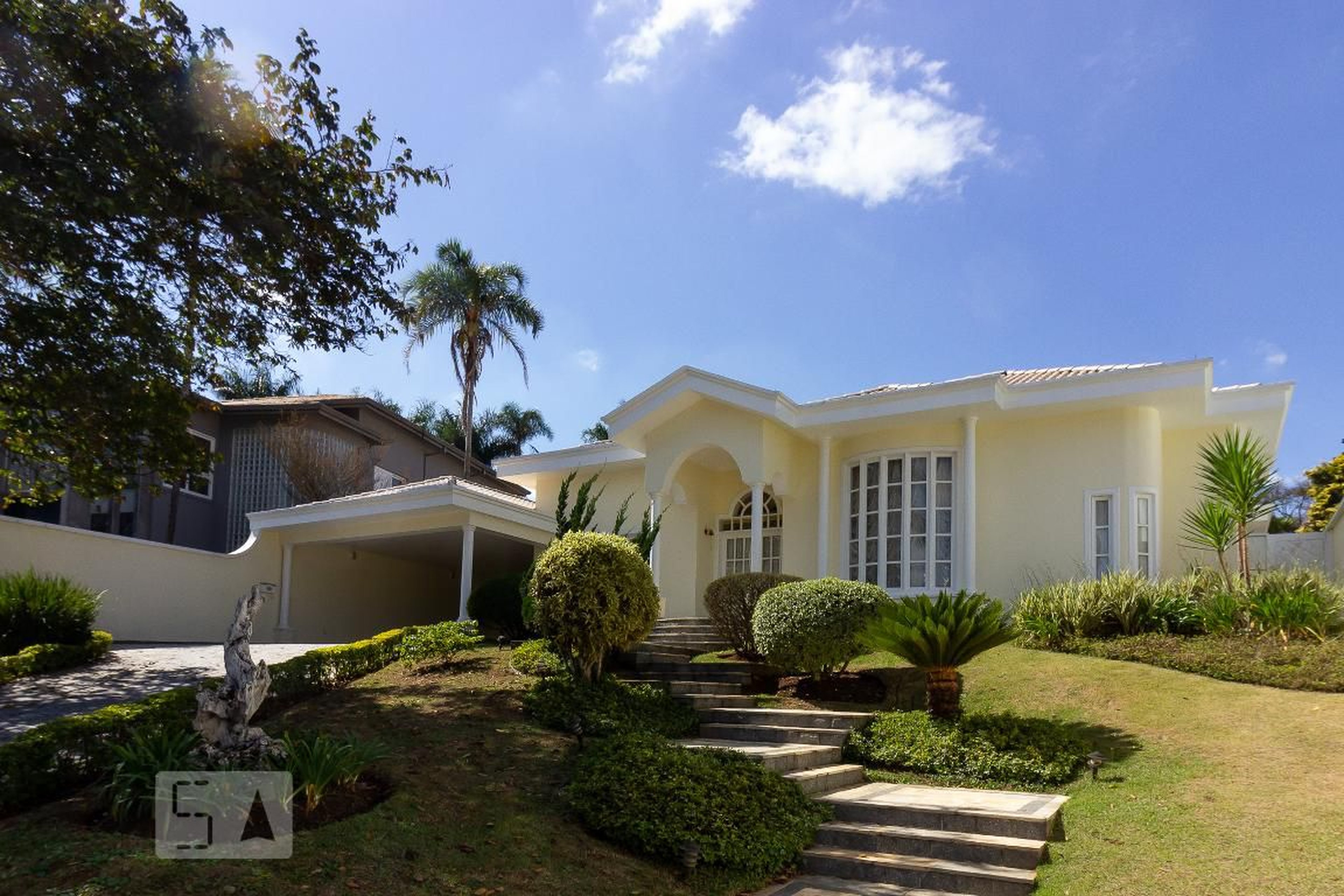 Fachada Condomínio em Rua Mascarenhas Homem, 898