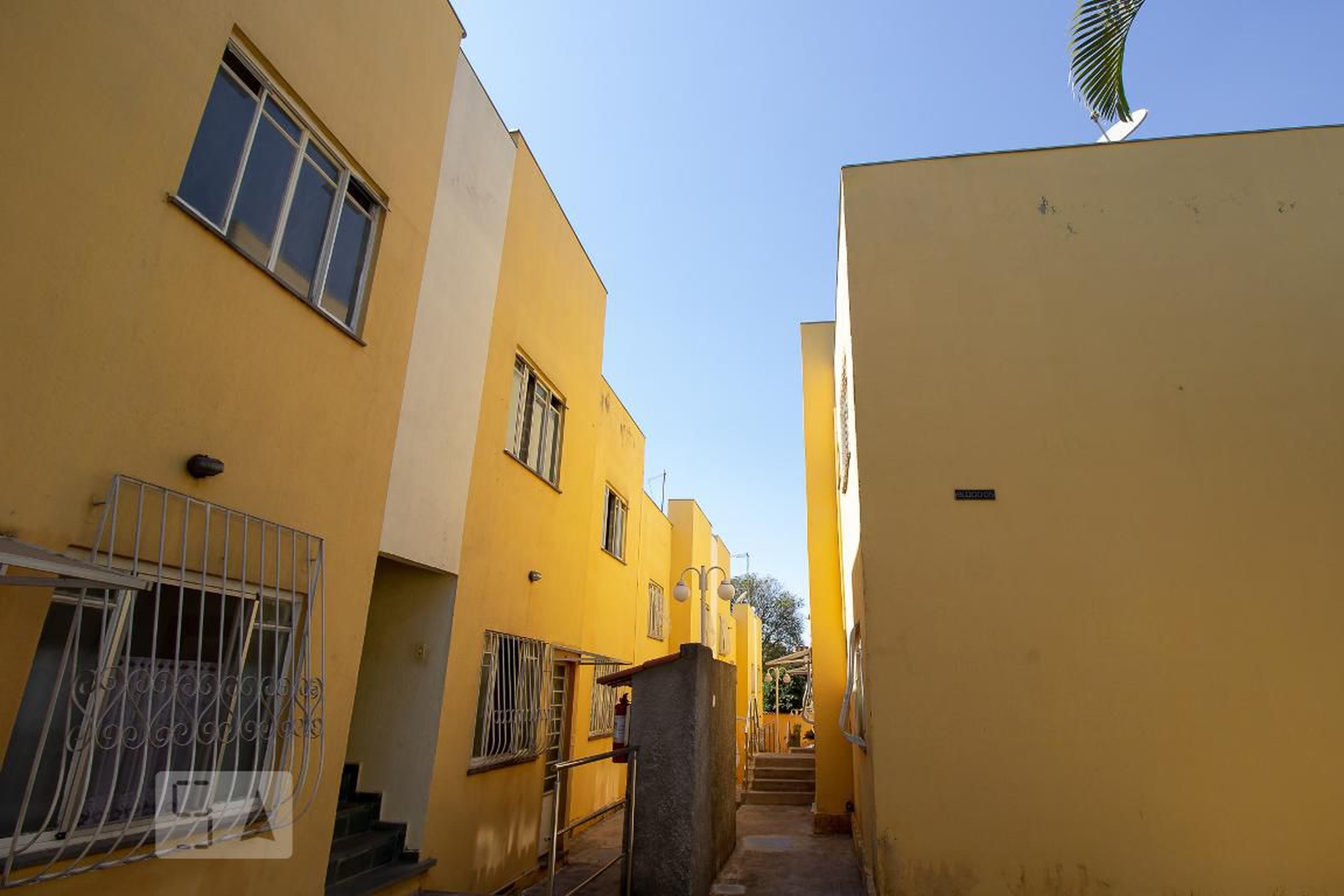 Fachada do Condomínio Condomínio em Rua La Paz, 71